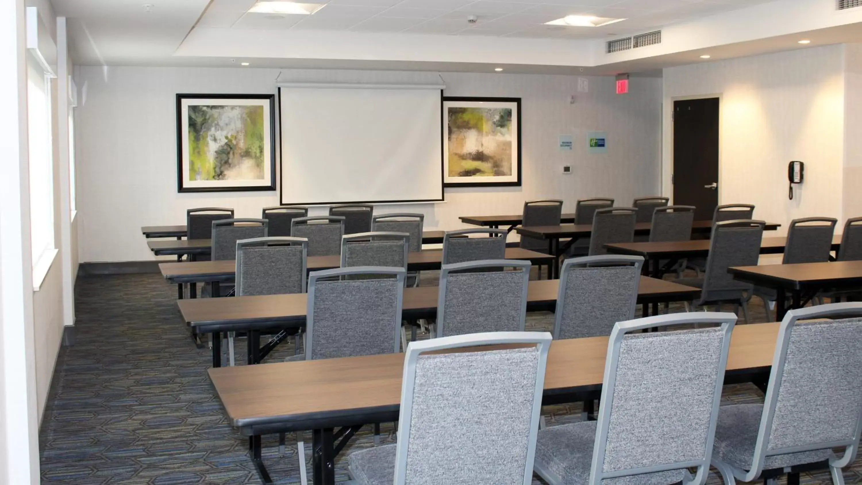 Meeting/conference room in Holiday Inn Express & Suites - Jacksonville W - I295 and I10, an IHG Hotel