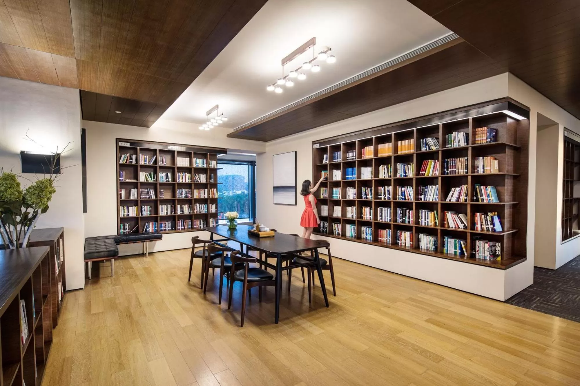 Library in Ramada Plaza by Wyndham Sanya Bay