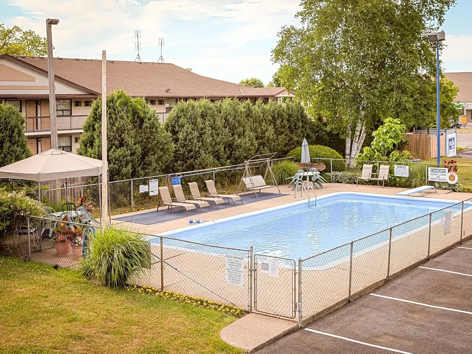 Pool view, Swimming Pool in Villager Lodge Niagara Falls