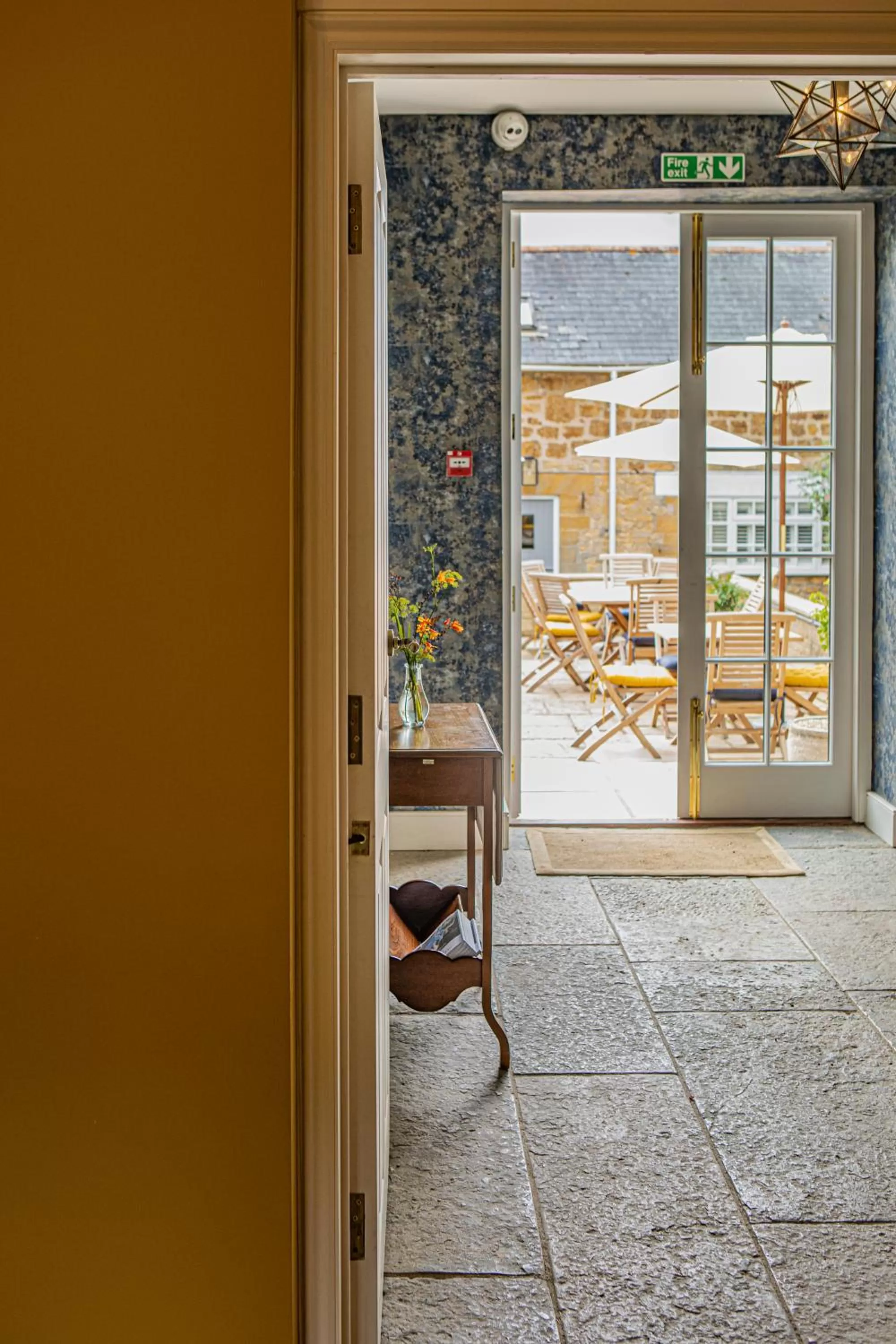 Facade/entrance in The Queens Arms