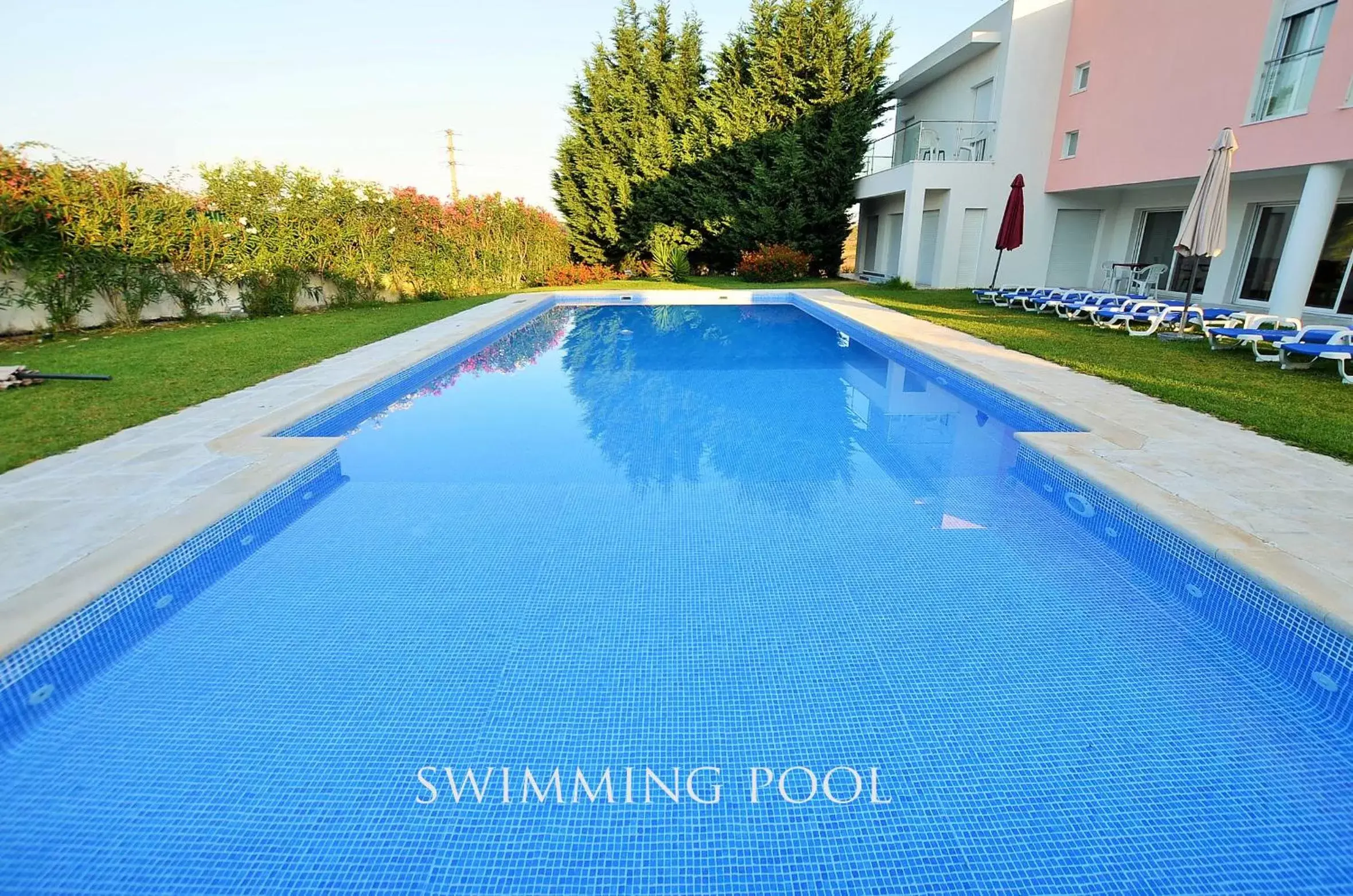 Swimming Pool in HILLTOP OASIS Lisboa Oeiras