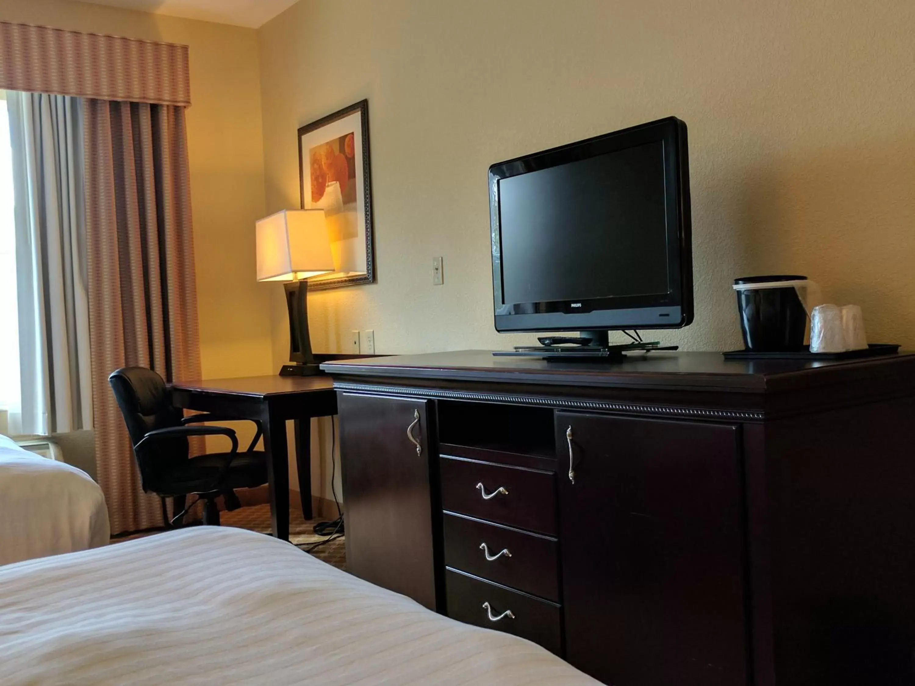 TV and multimedia, TV/Entertainment Center in Country Inn & Suites by Radisson, Tallahassee Northwest I-10, FL