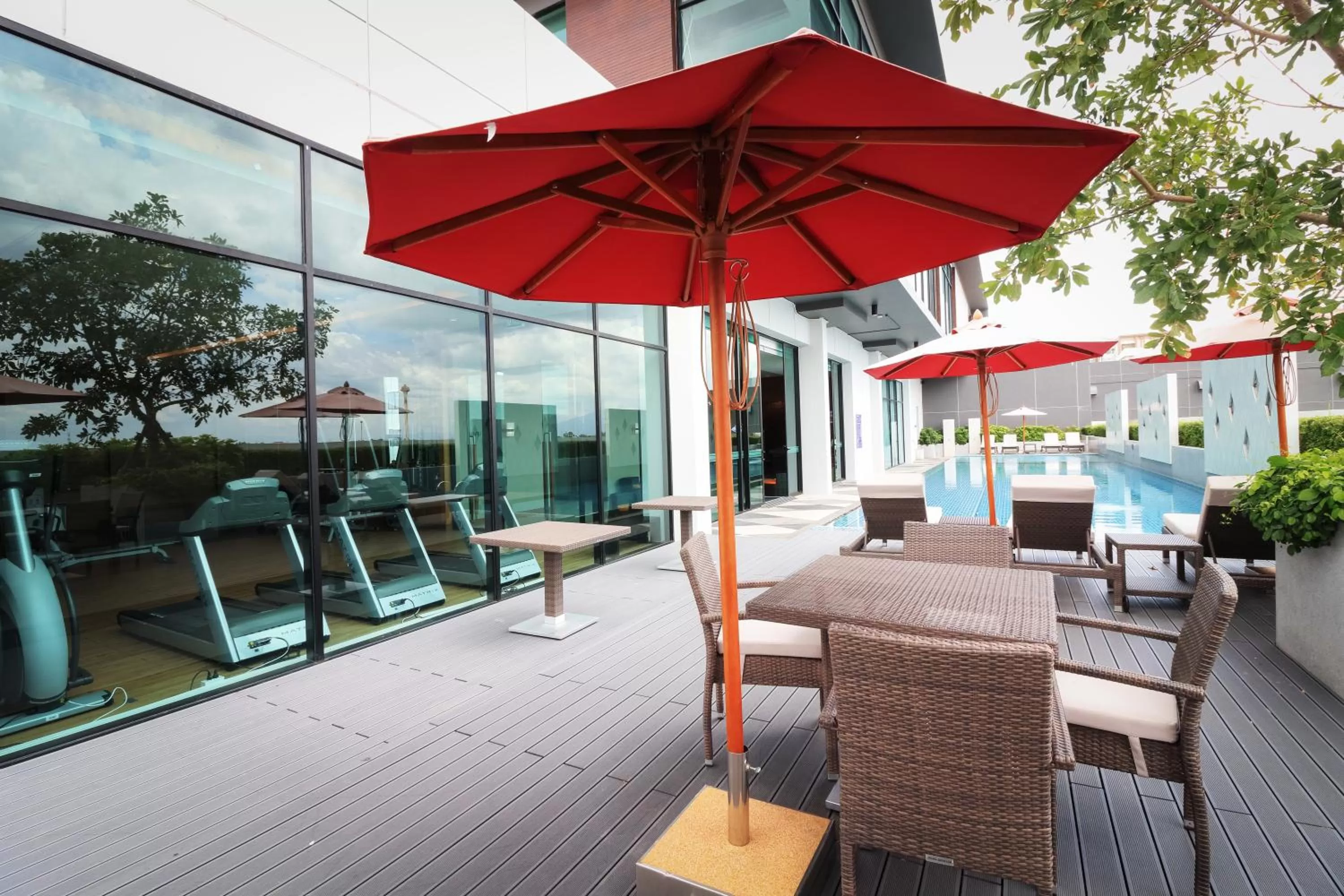 Swimming pool in Grand Fortune Hotel Nakhon Si Thammarat