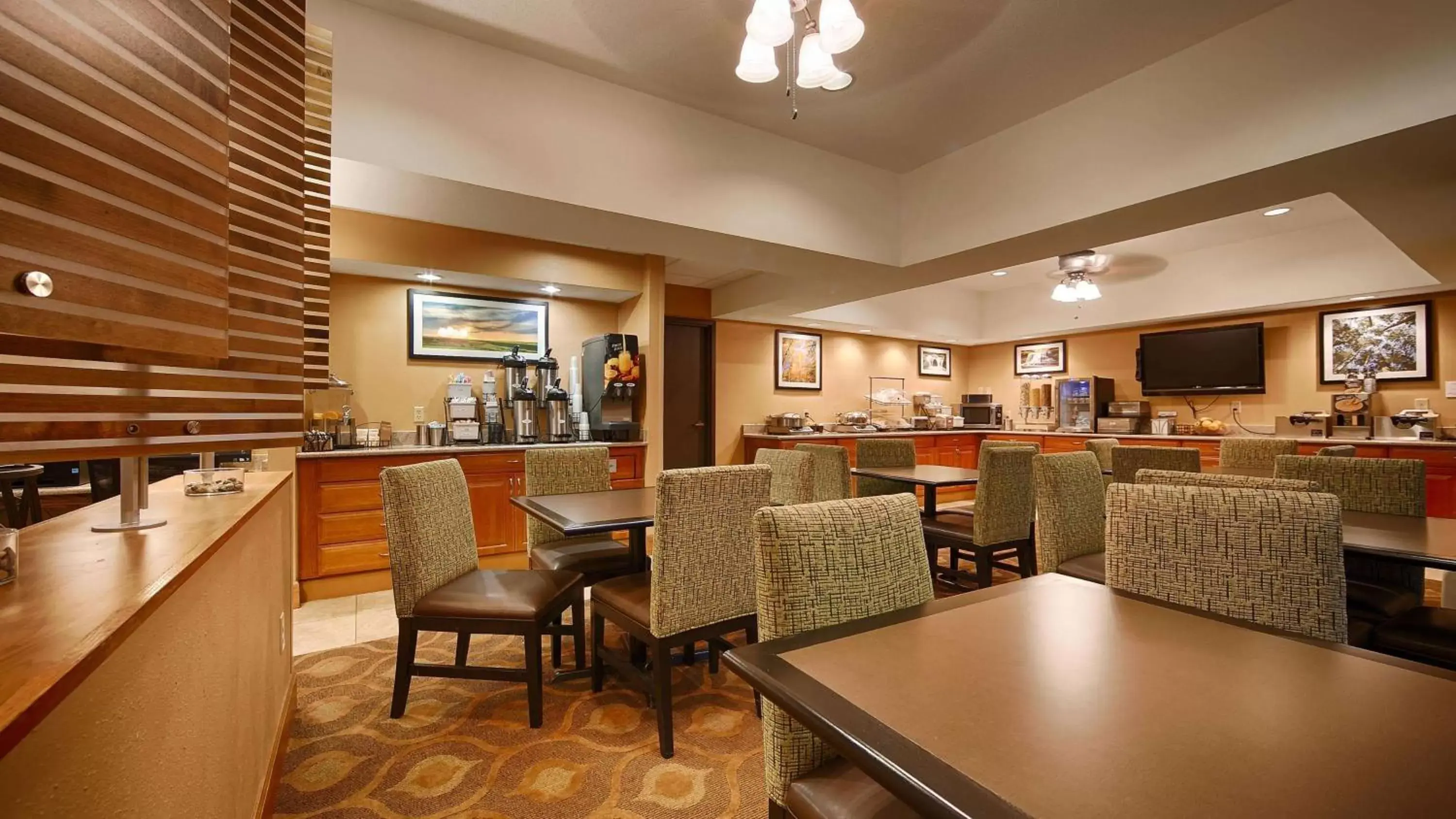 Restaurant/Places to Eat in Best Western Plus Mishawaka Inn