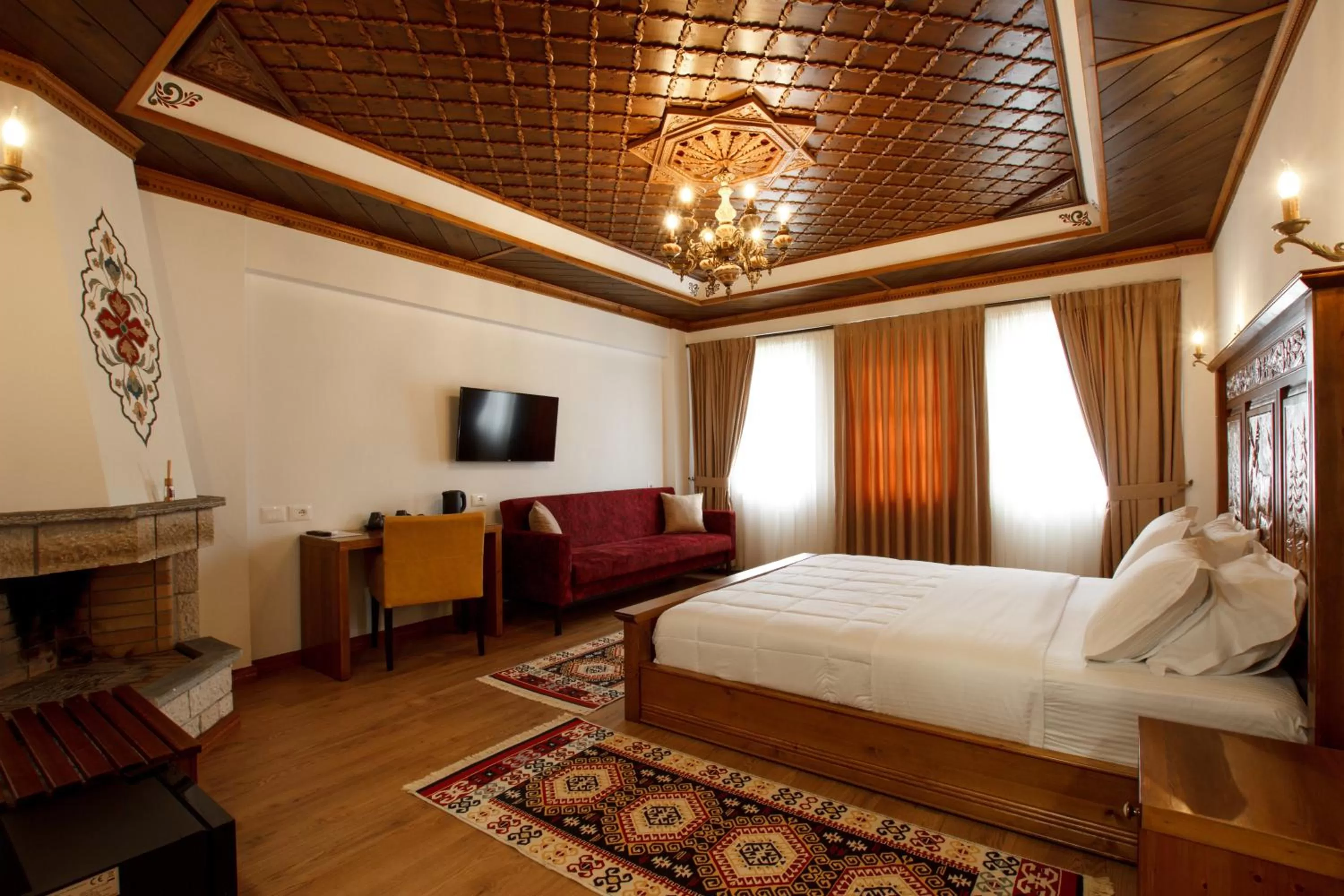 Photo of the whole room, Bed in Rose Garden Hotel