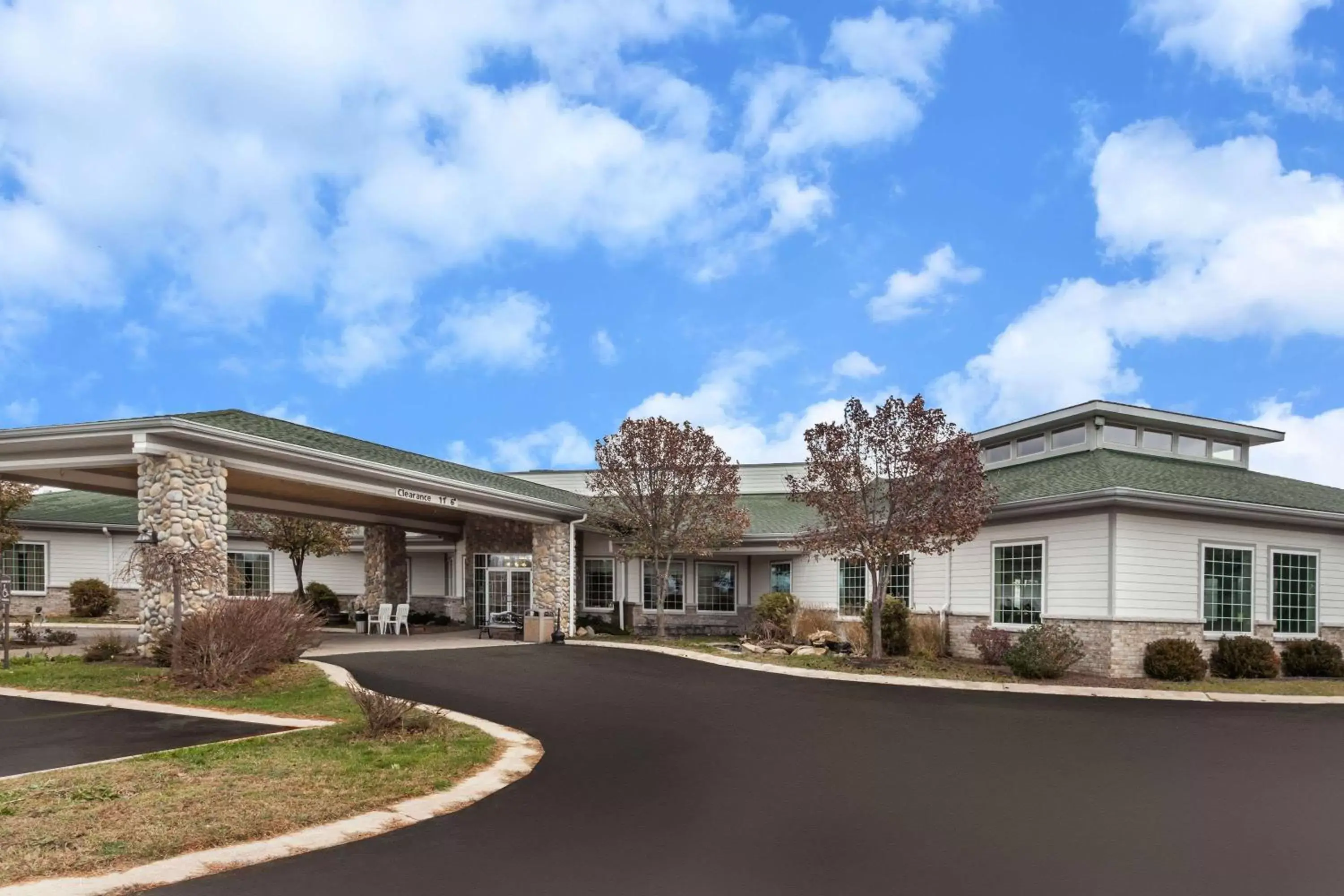 Property building in Days Inn by Wyndham Pentwater Property building in Days Inn by Wyndham Pentwater