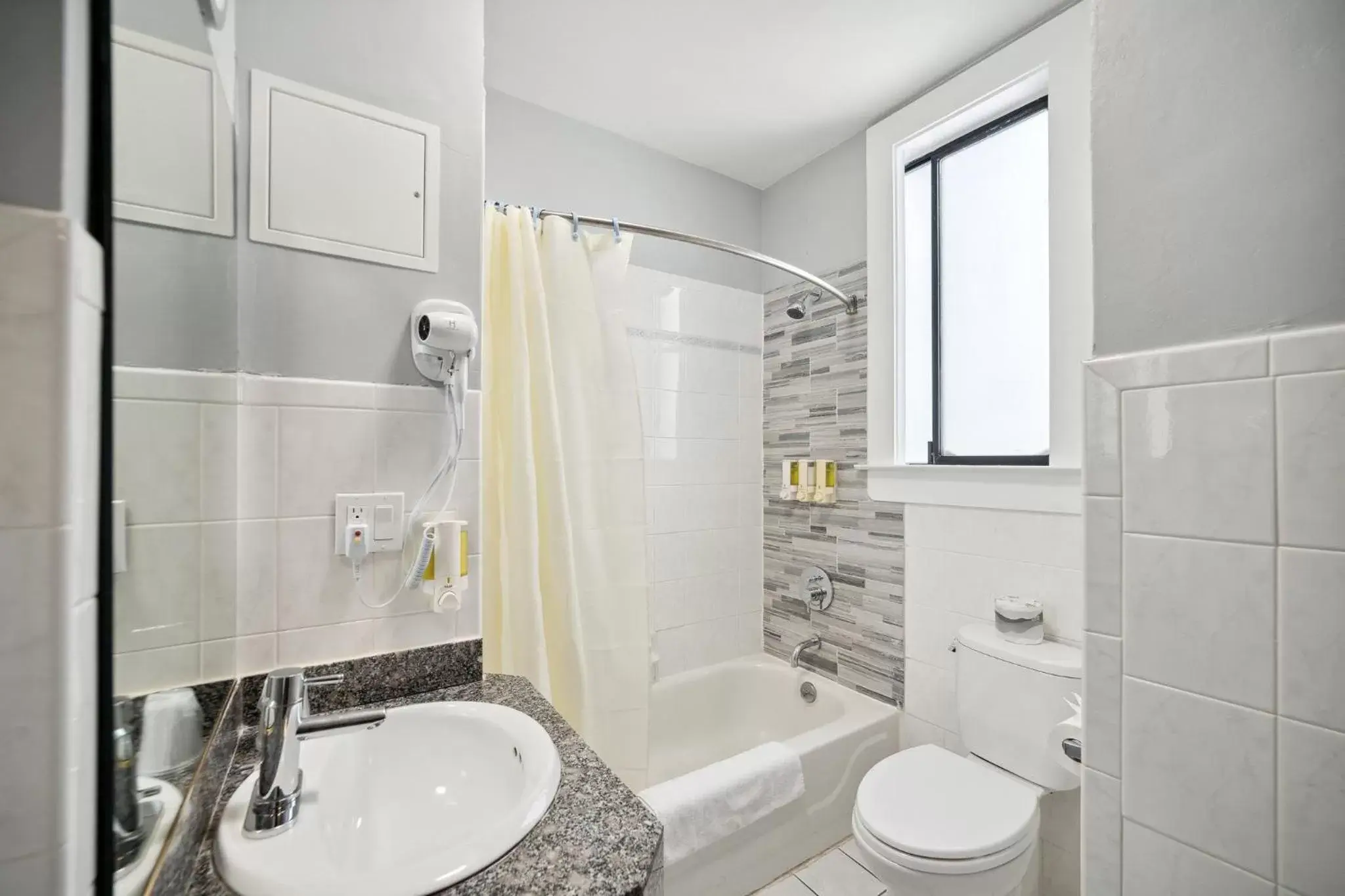 Shower, Bathroom in Union Square Plaza Hotel