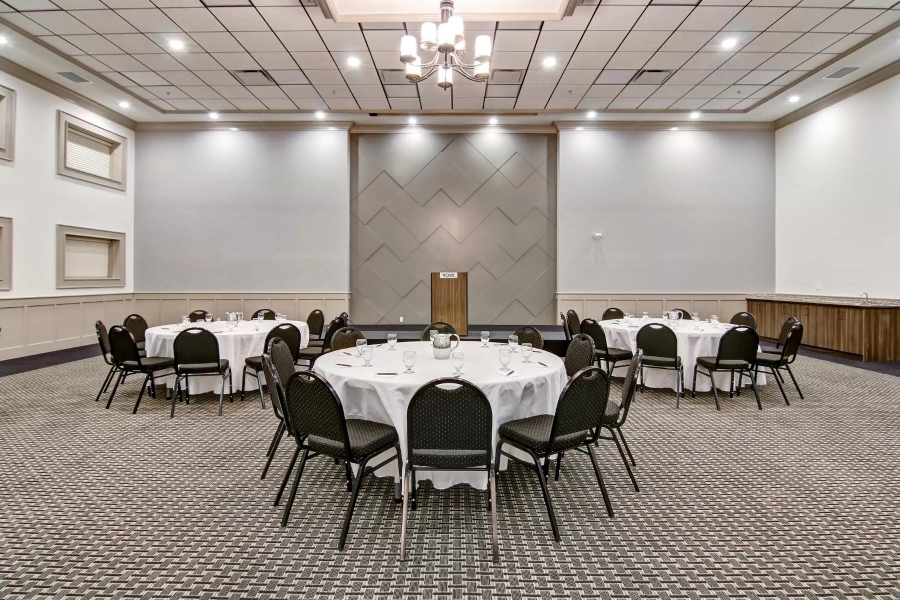 Banquet/Function facilities in Chateau Nova Yellowknife
