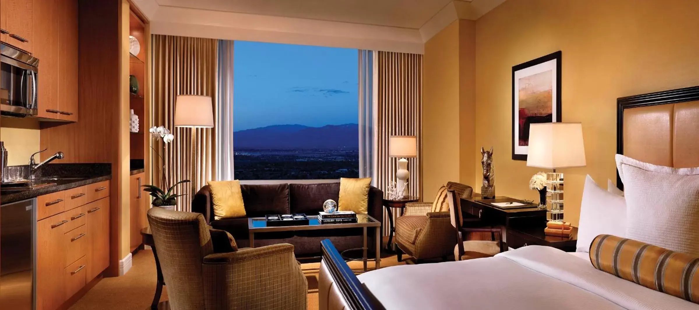 Photo of the whole room, Mountain View in Trump International Hotel Las Vegas