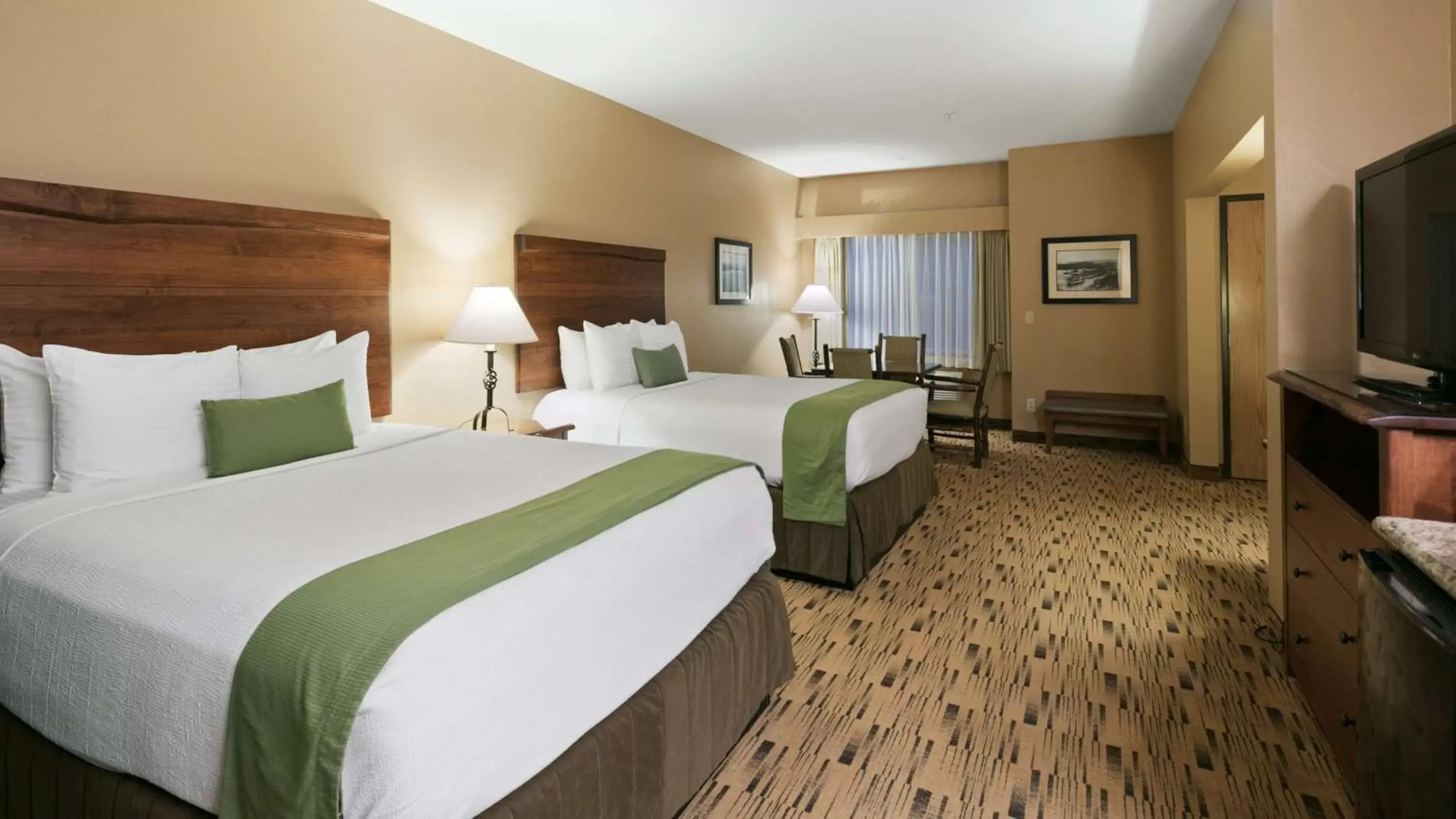 Photo of the whole room, Bed in Best Western Plus Columbia River Inn