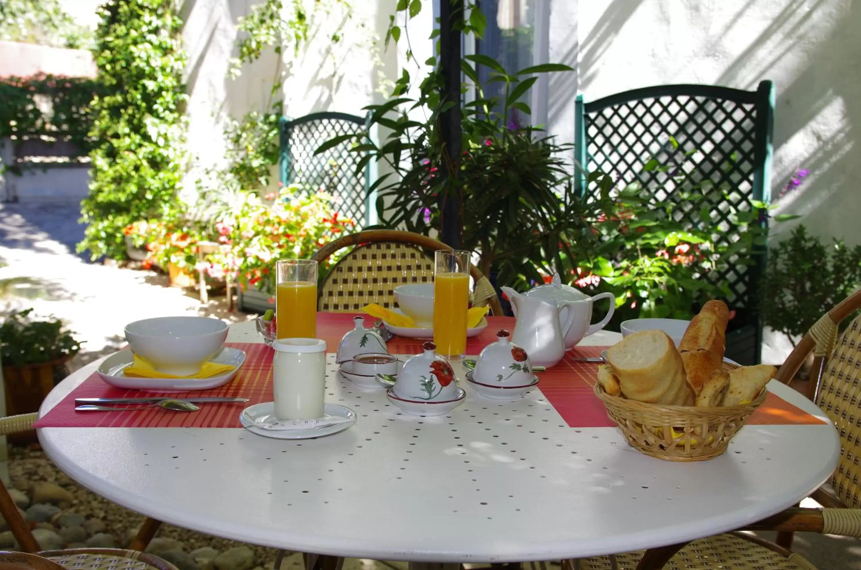 Patio in hôtel la tour des fées