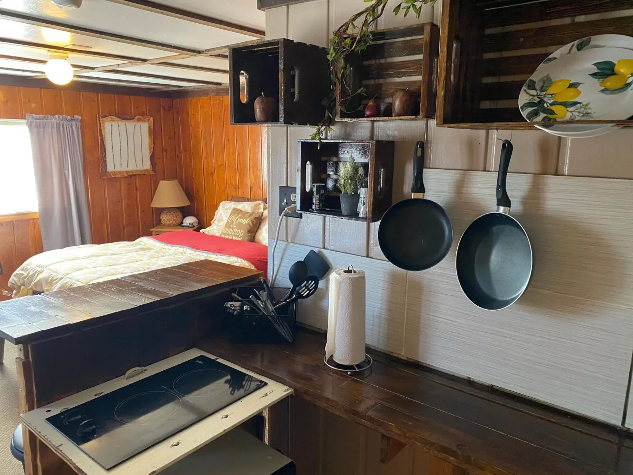 Bed in Roundtop Mountain Vista - Cabins and Motel Bed in Roundtop Mountain Vista - Cabins and Motel