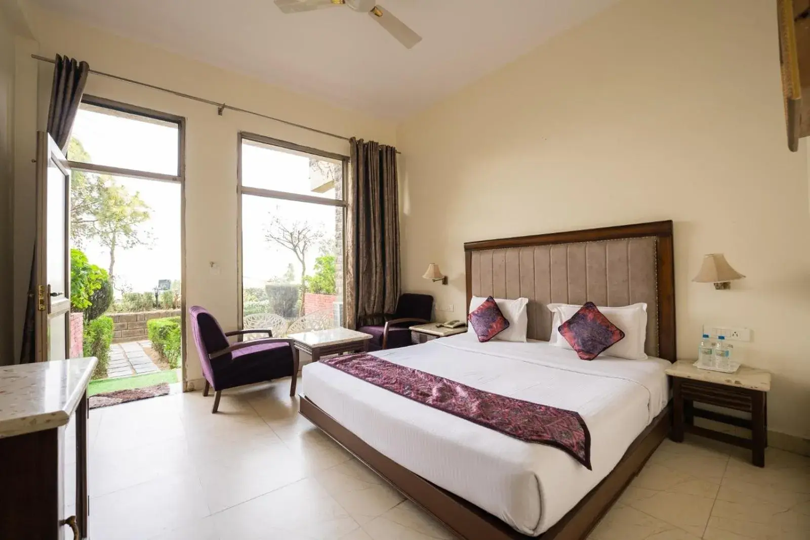Bedroom, Bed in Kasauli Castle Resort