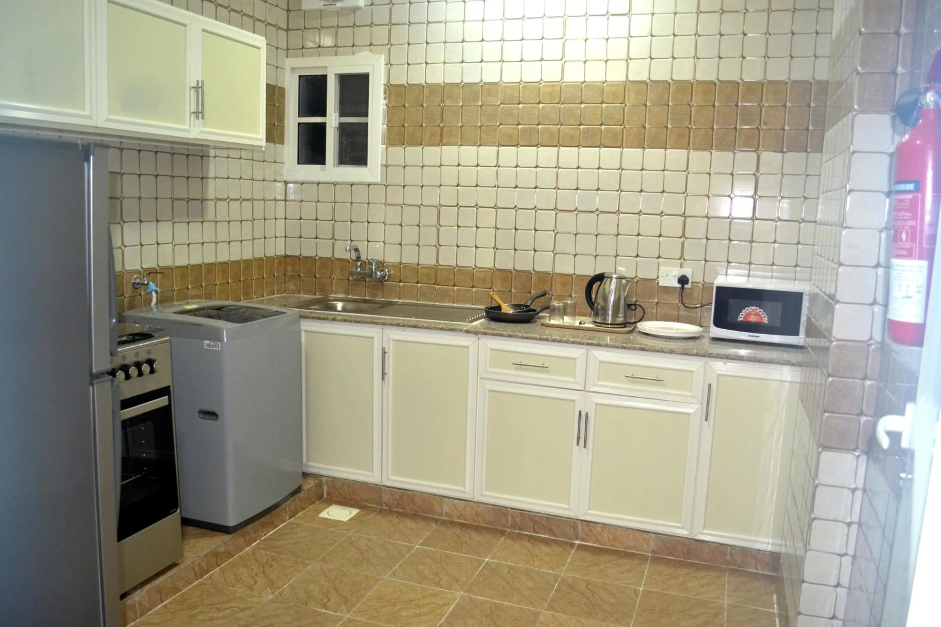 Kitchen or kitchenette in Gateway Salalah hotel apartments