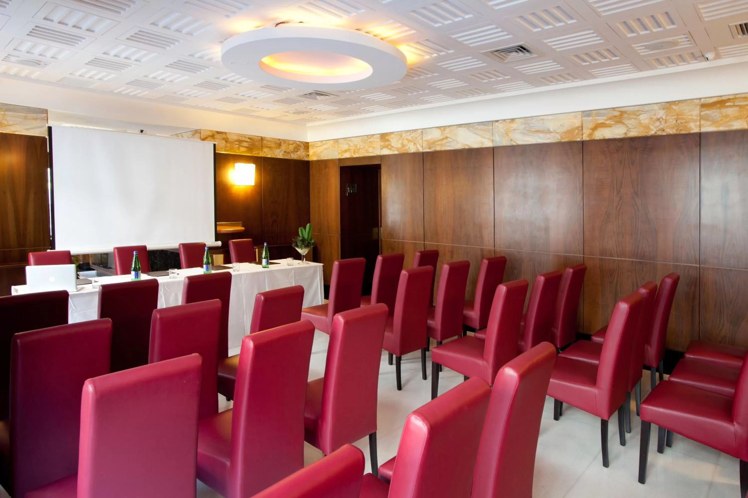 Business facilities in Hotel Naples