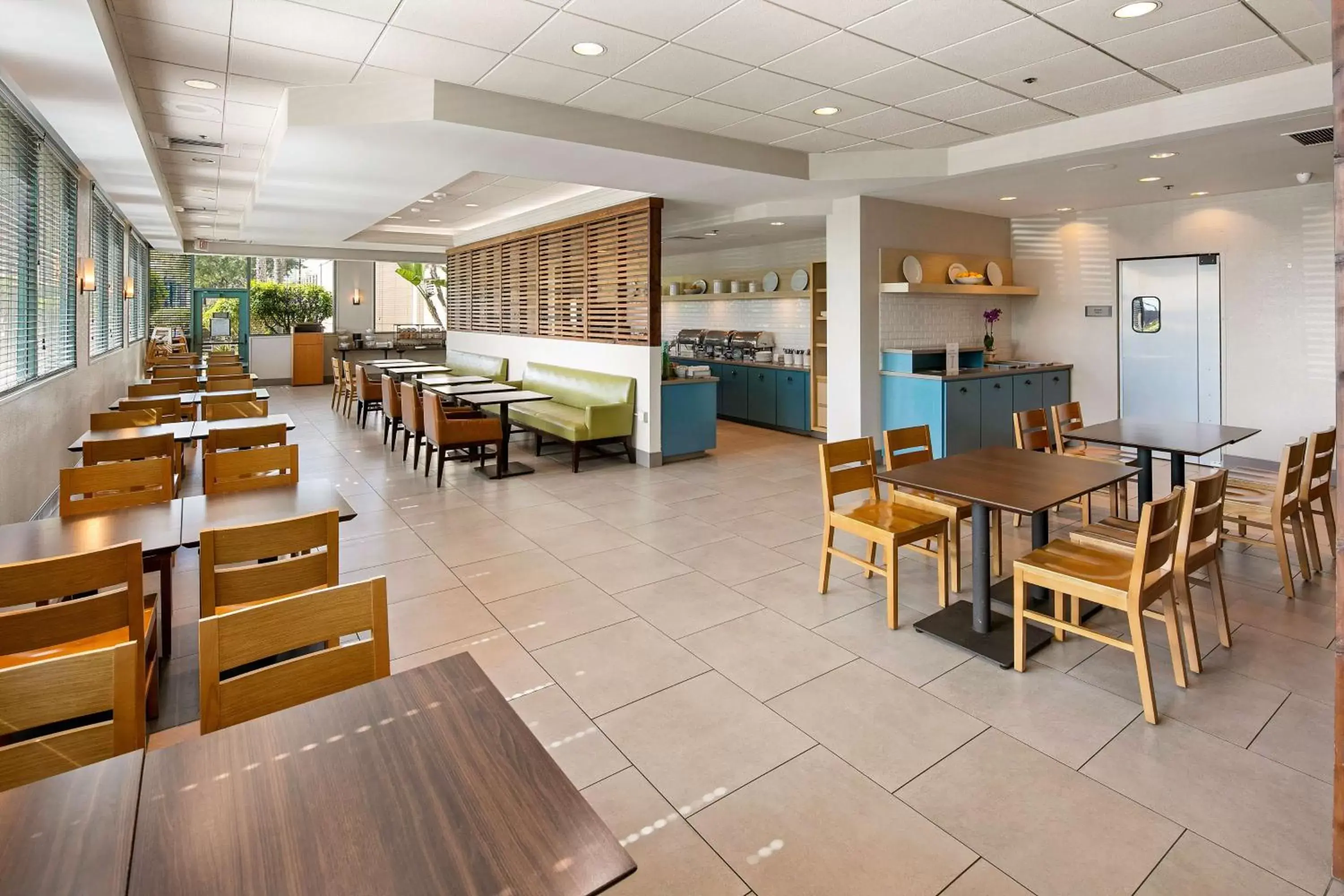 Breakfast, Restaurant/Places to Eat in Country Inn & Suites by Radisson, San Diego North, CA