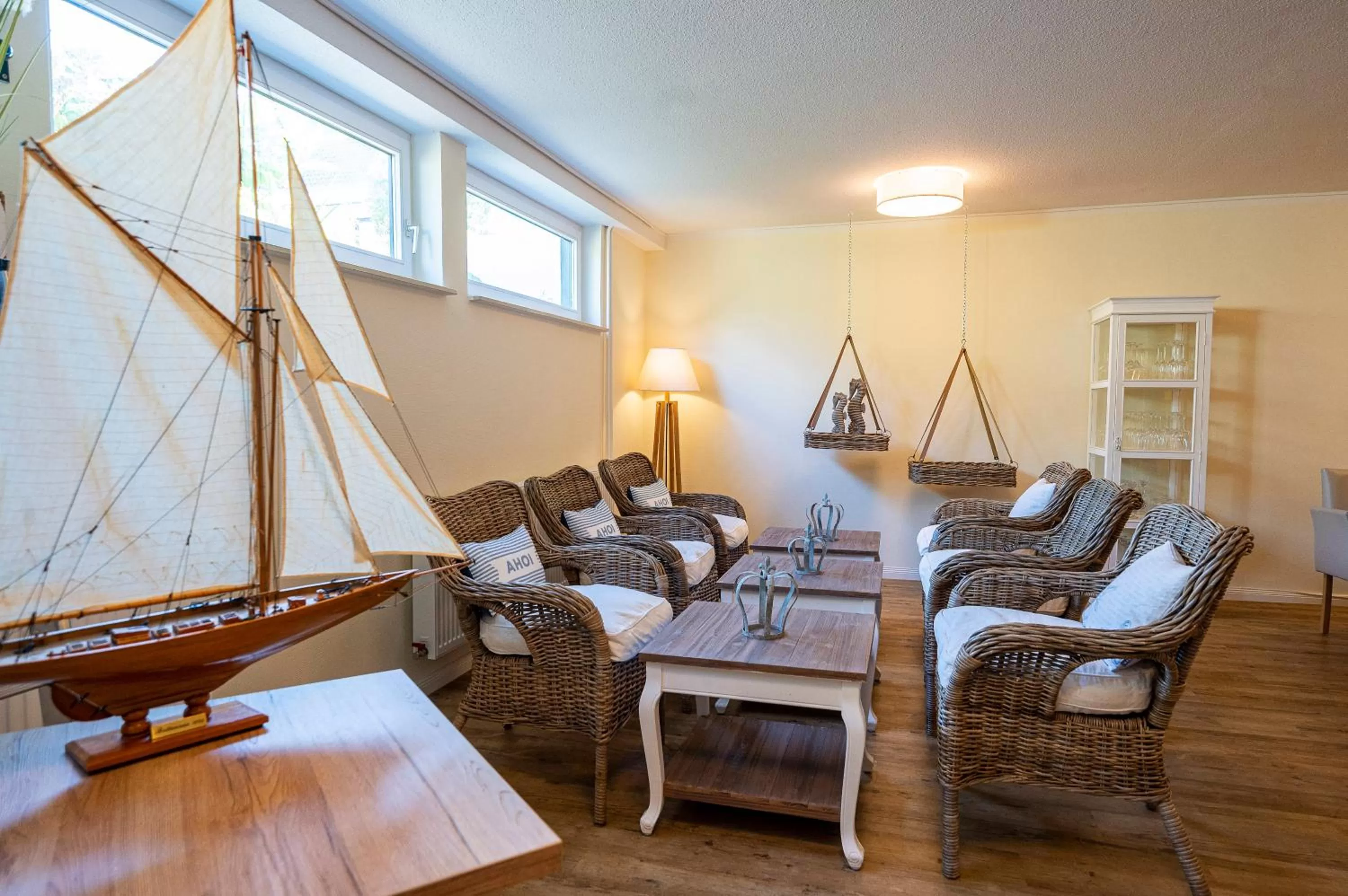 Communal lounge/ TV room in Das Frühstückshotel Büsum