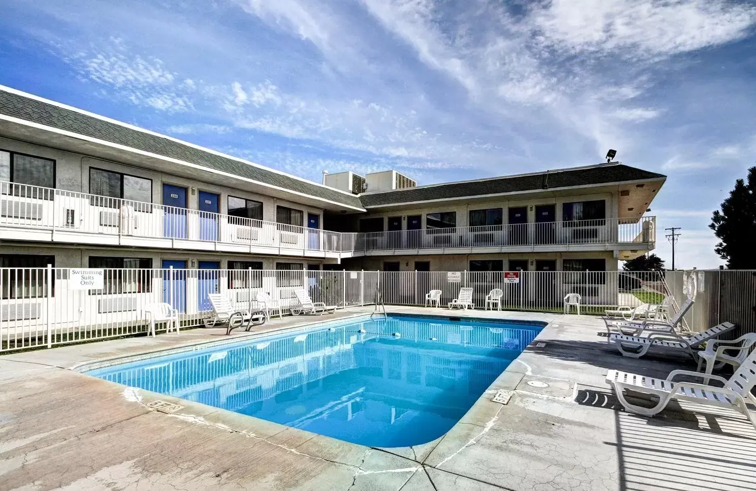 Swimming Pool in Motel 6 Wells