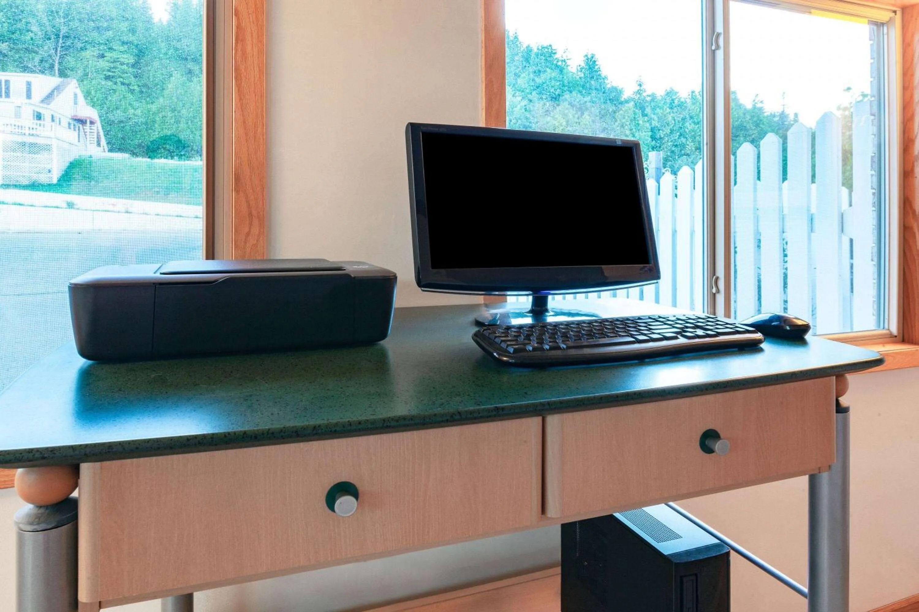 Business facilities in Days Inn & Suites by Wyndham St. Ignace Lakefront