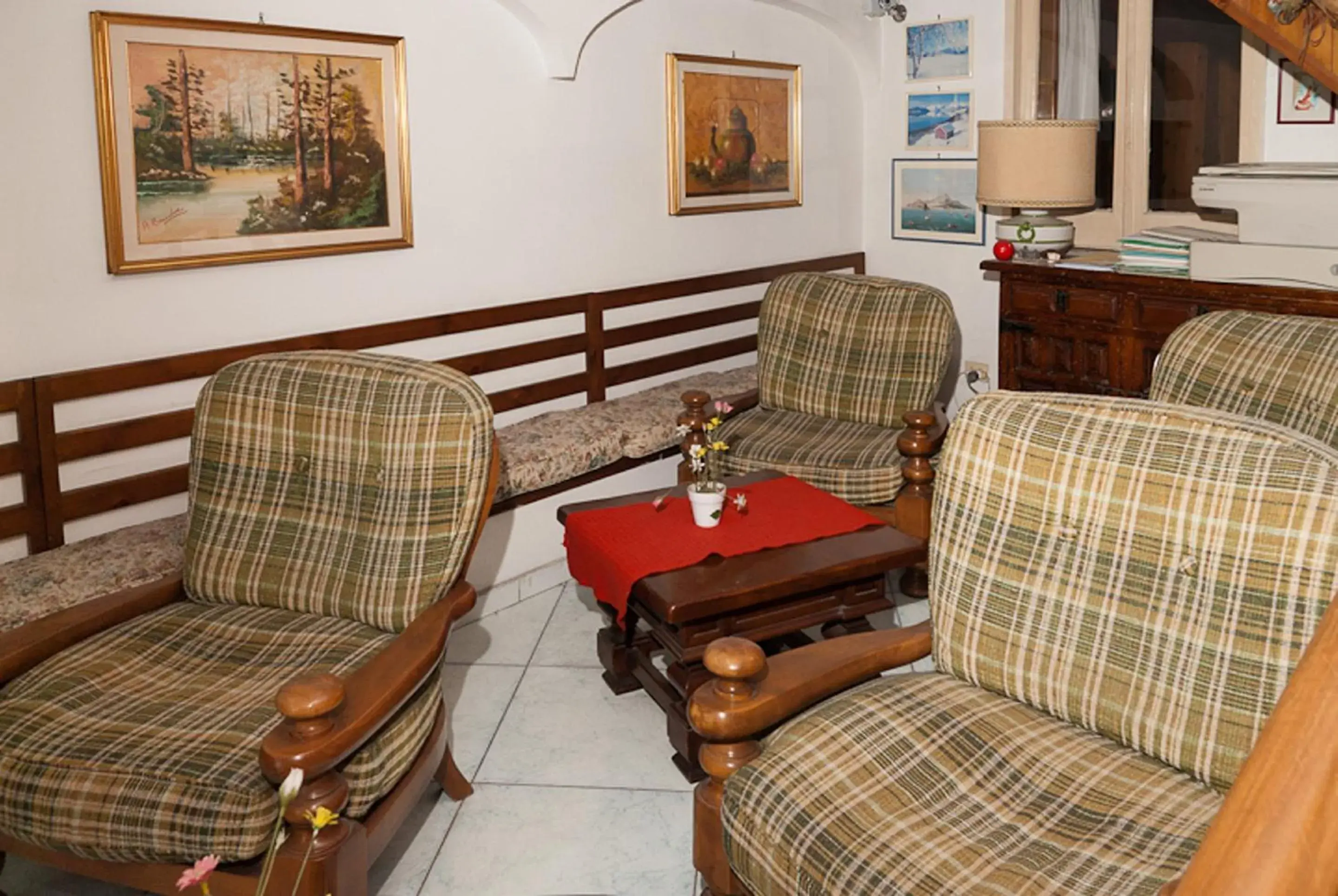 Decorative detail, Seating Area in Hotel Del Postiglione