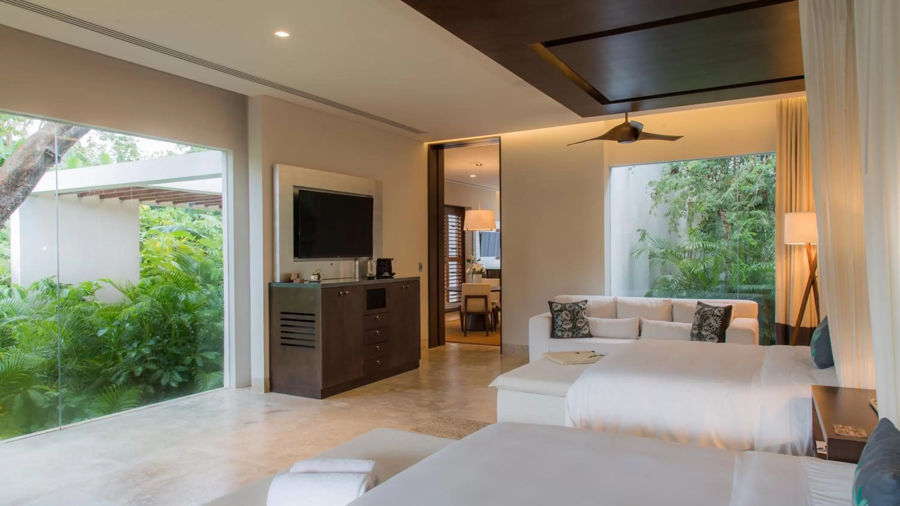 Photo of the whole room, Bed in Chablé Yucatan