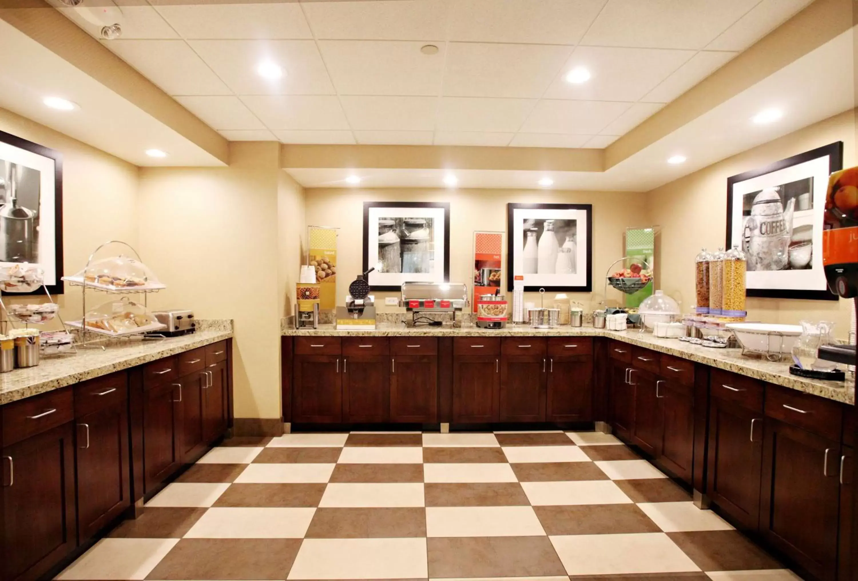 Dining area, Restaurant/Places to Eat in Hampton Inn Salt Lake City-North