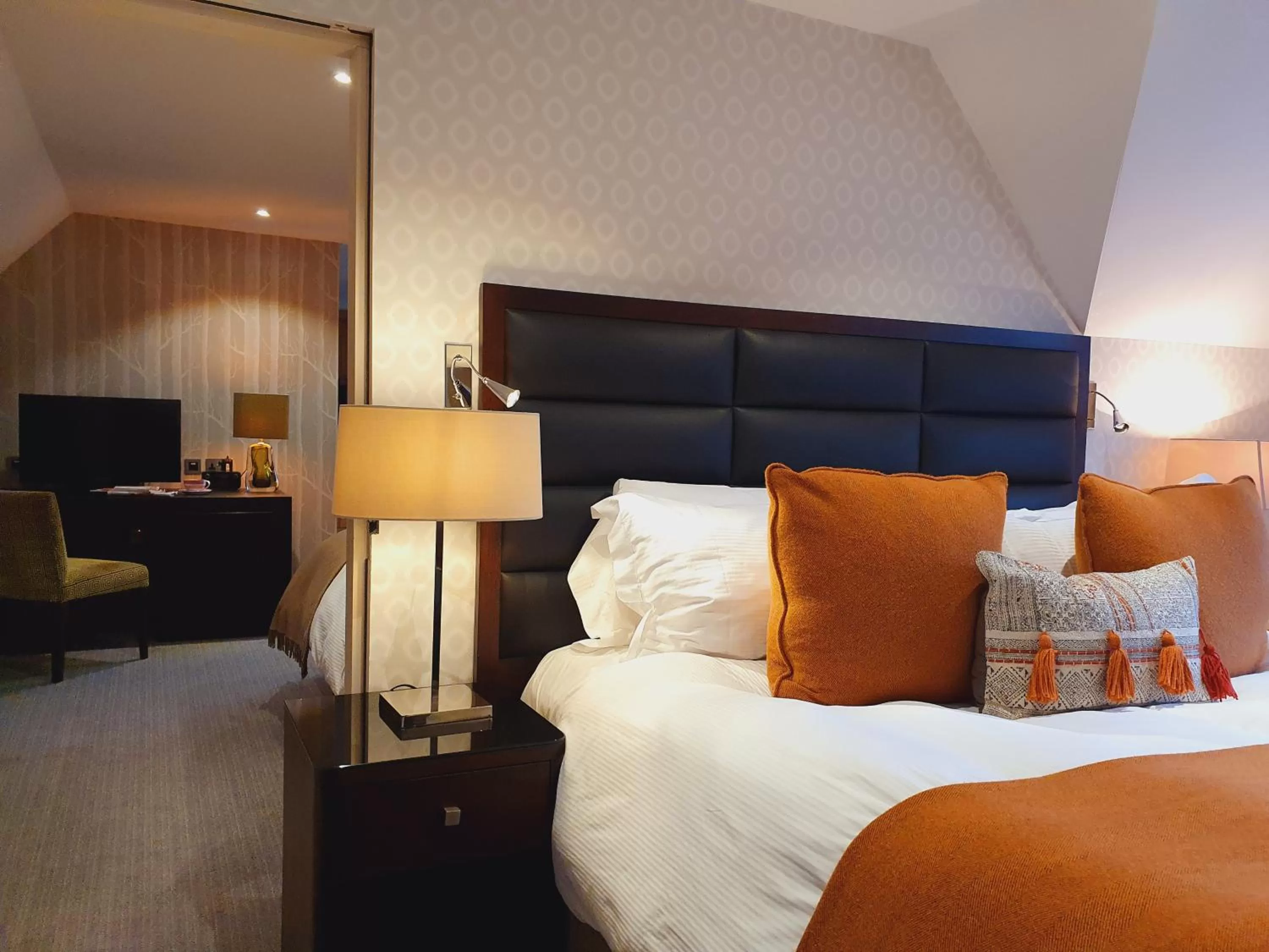 Bed in Great Fosters - Near Windsor