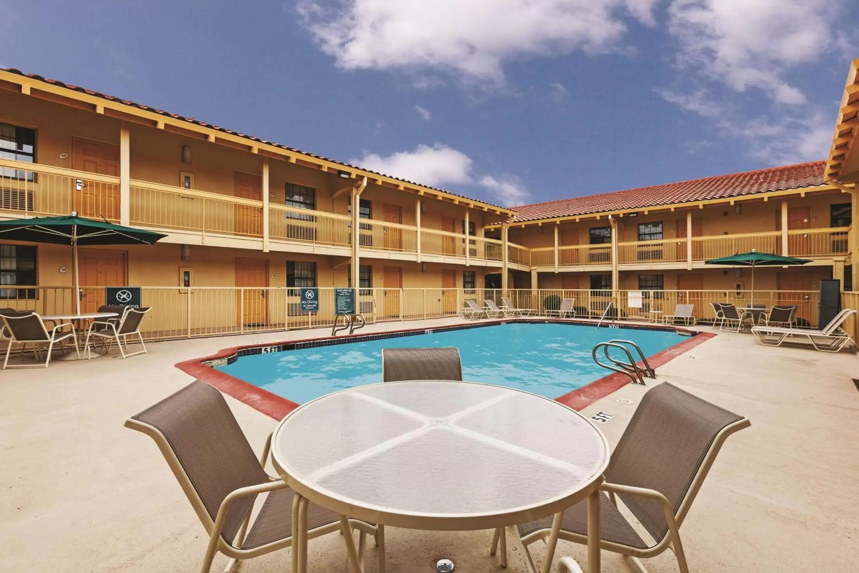 Property building, Swimming Pool in La Quinta Inn by Wyndham Midland