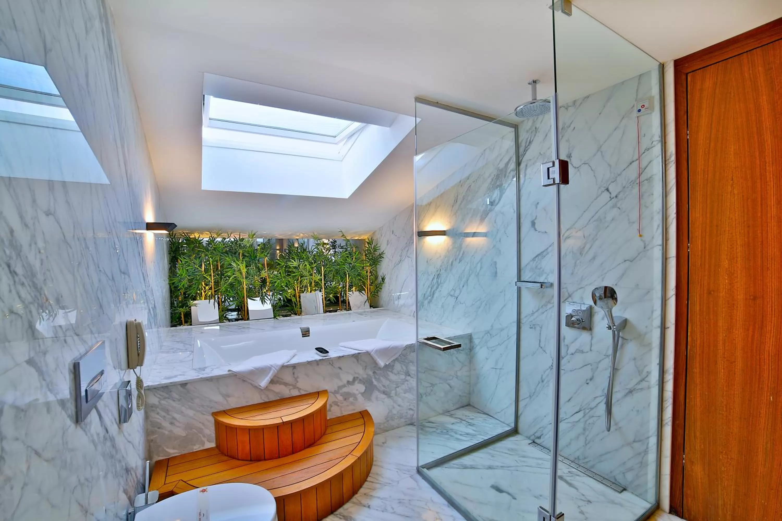 Family in Dosso Dossi Hotels & SPA Downtown