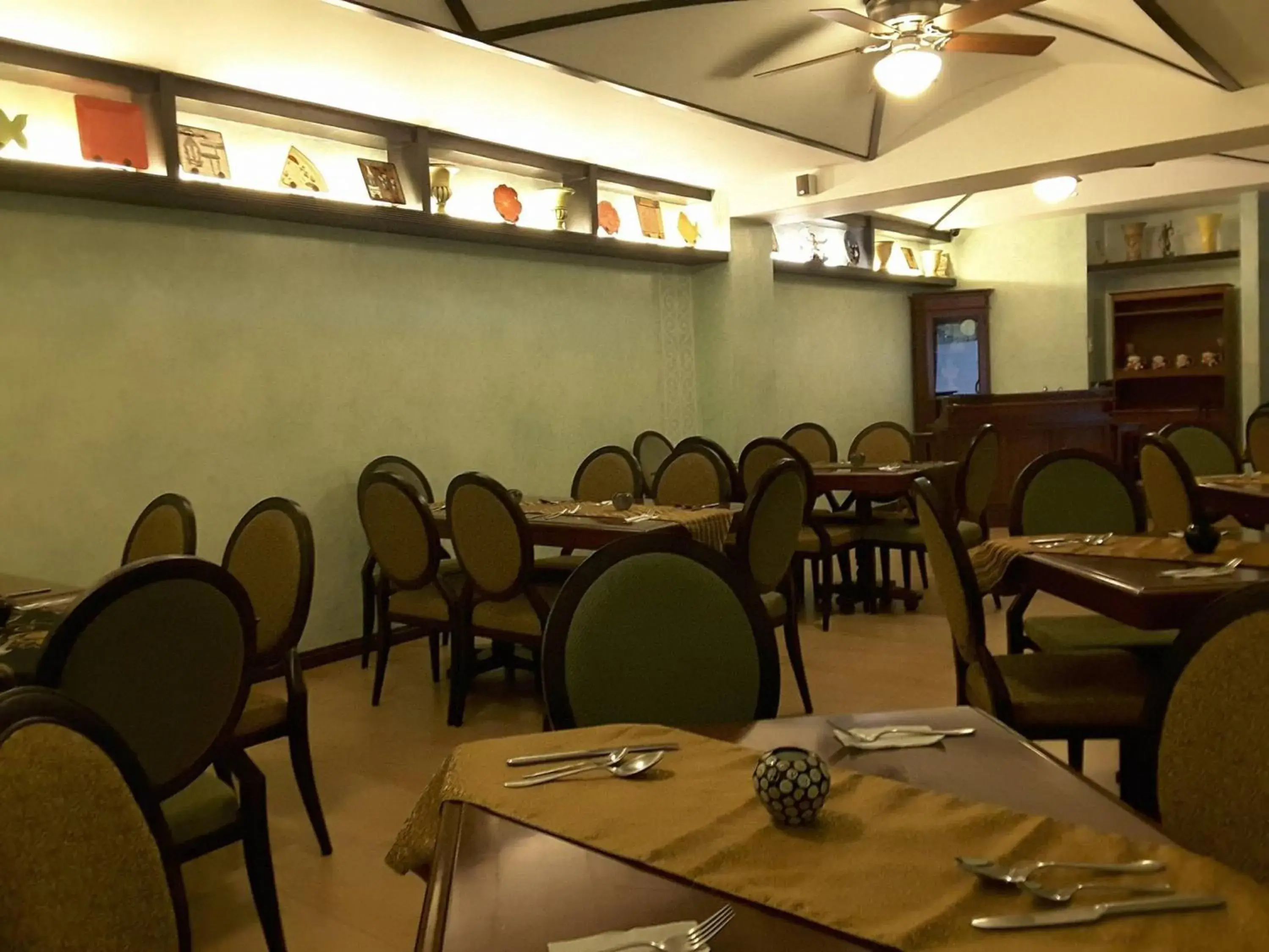 Restaurant/Places to Eat in Lee Boutique Hotel Tagaytay