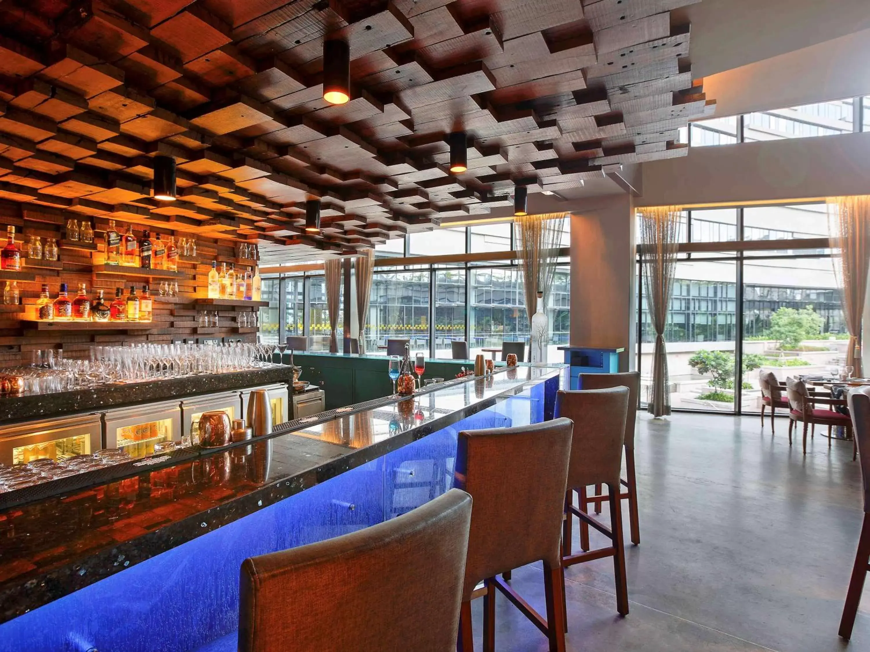 Restaurant/places to eat, Lounge/Bar in Novotel Kolkata Hotel and Residences