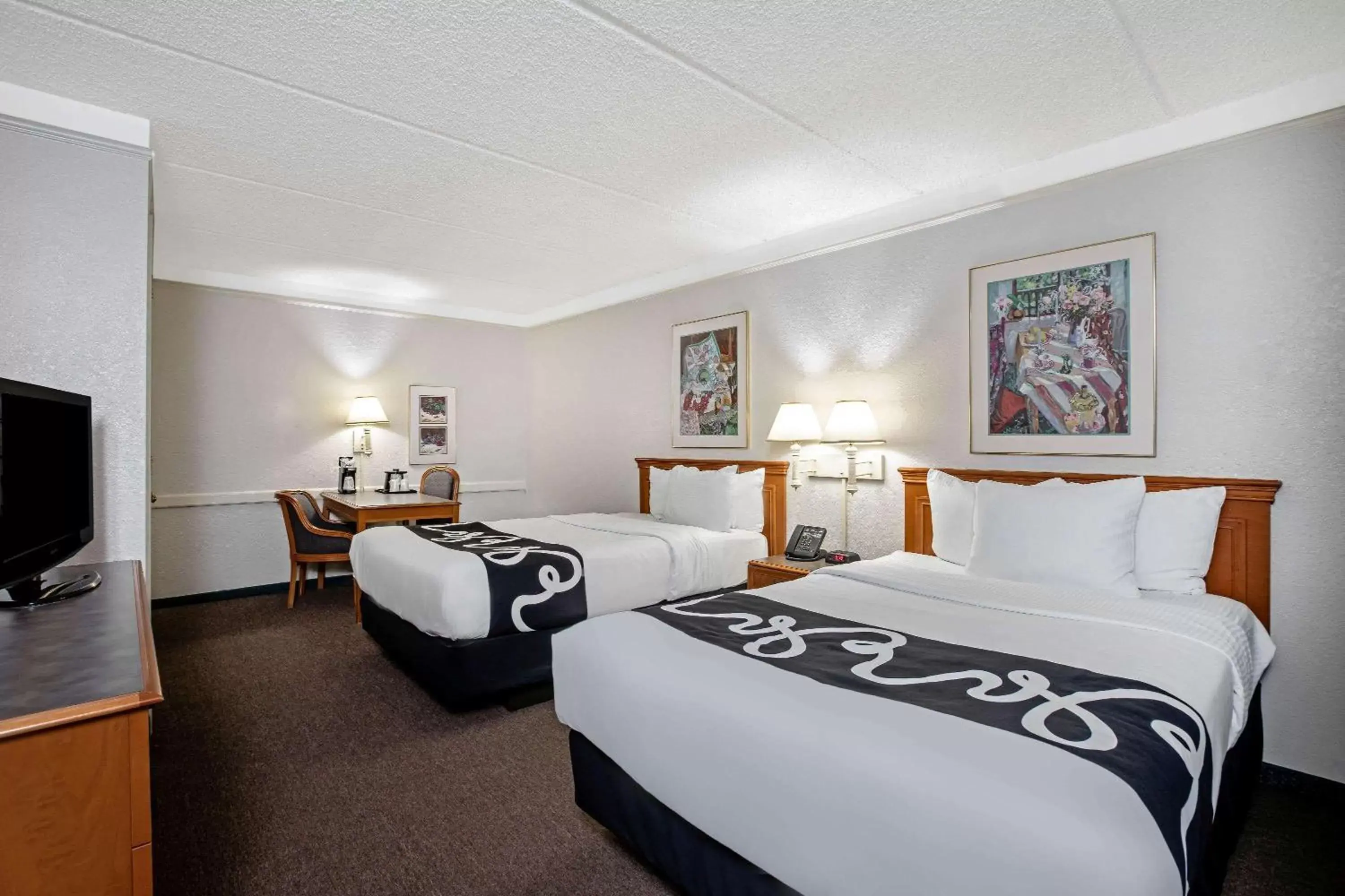 Photo of the whole room, Bed in La Quinta Inn by Wyndham Stockton