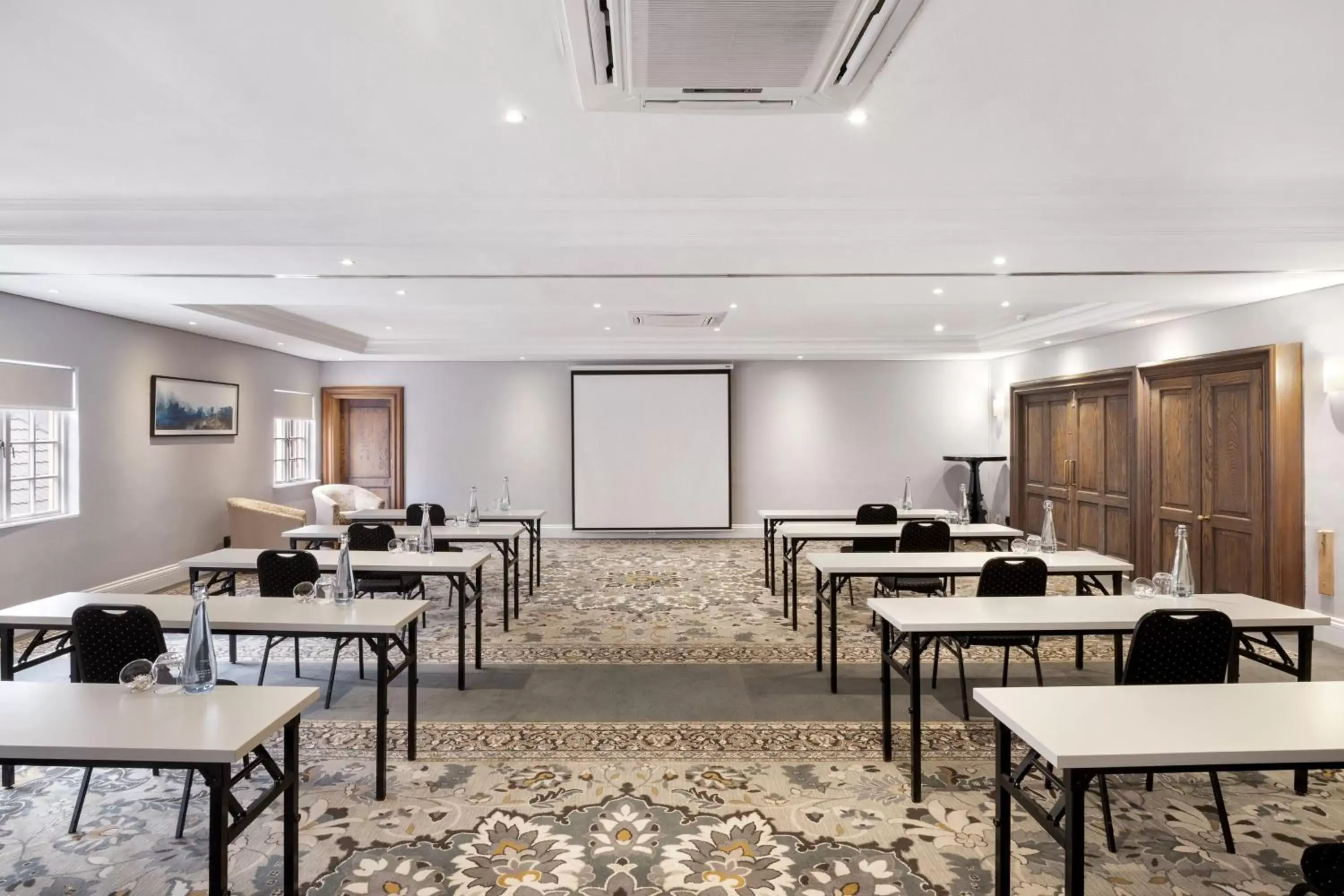 Meeting/conference room in Protea Hotel by Marriott Johannesburg Balalaika Sandton