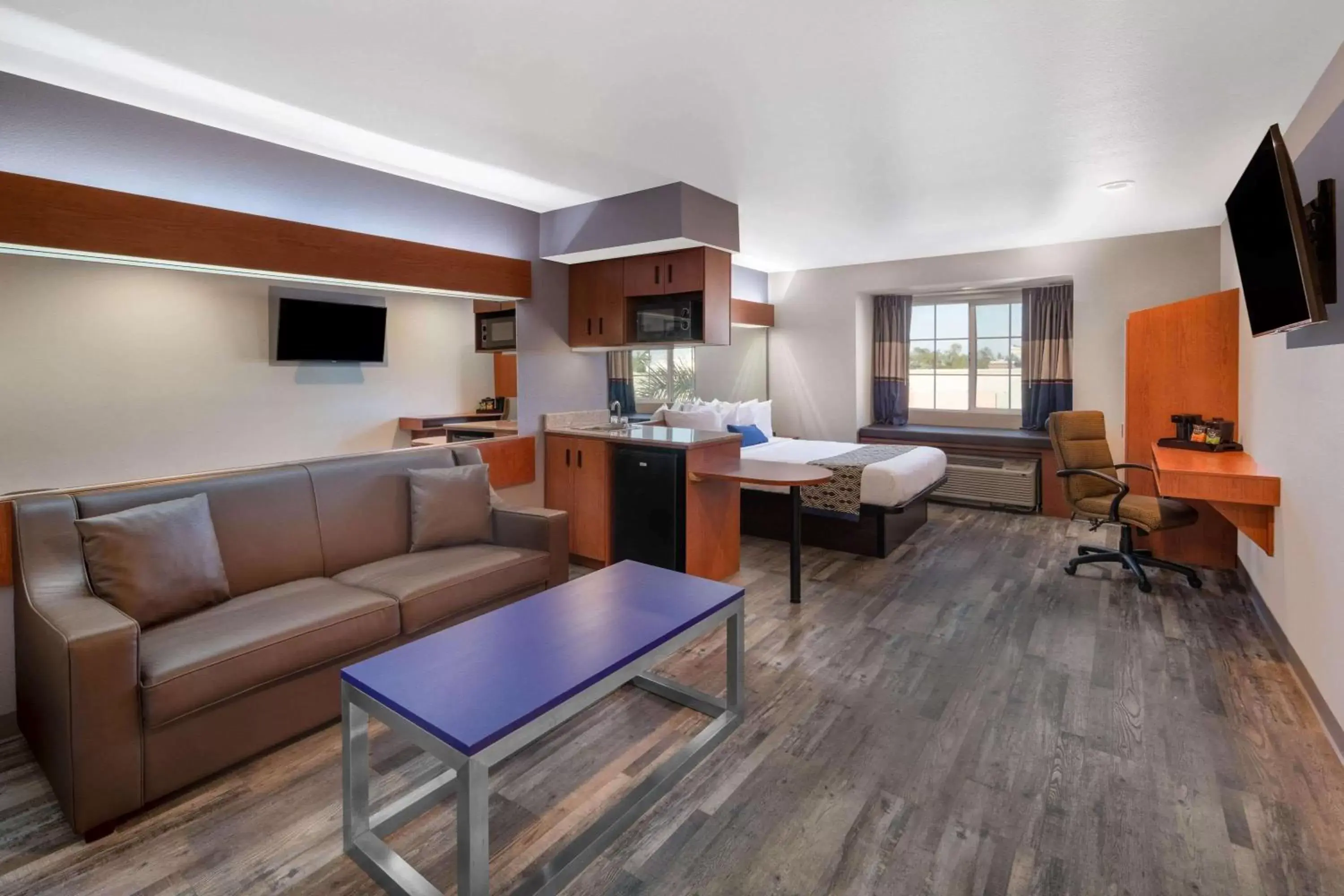 Photo of the whole room, Seating Area in Microtel Inn & Suites by Wyndham Tracy
