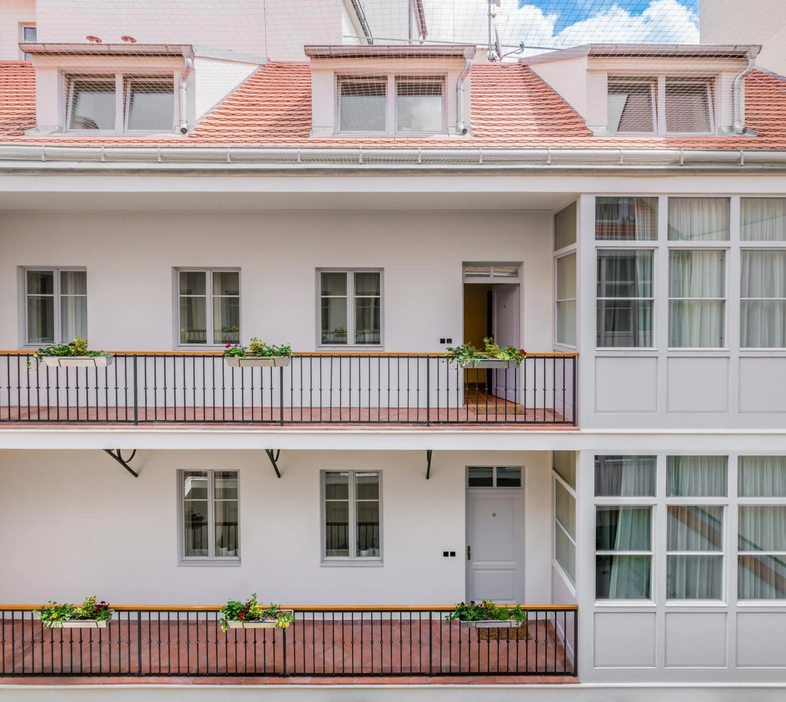 Patio in 4 Trees Apartments by Adrez Living