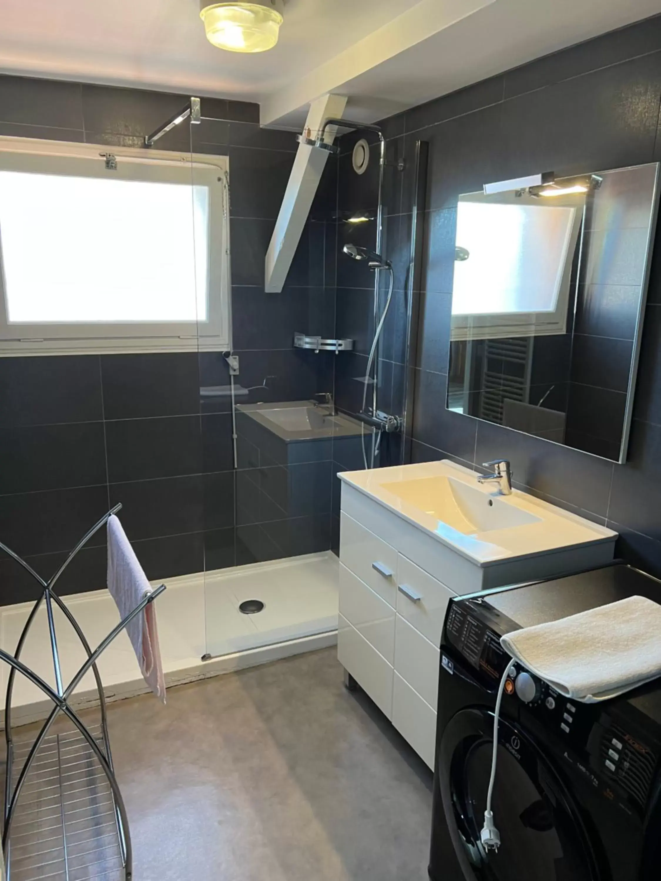 Shower, Bathroom in Résidence Aramis