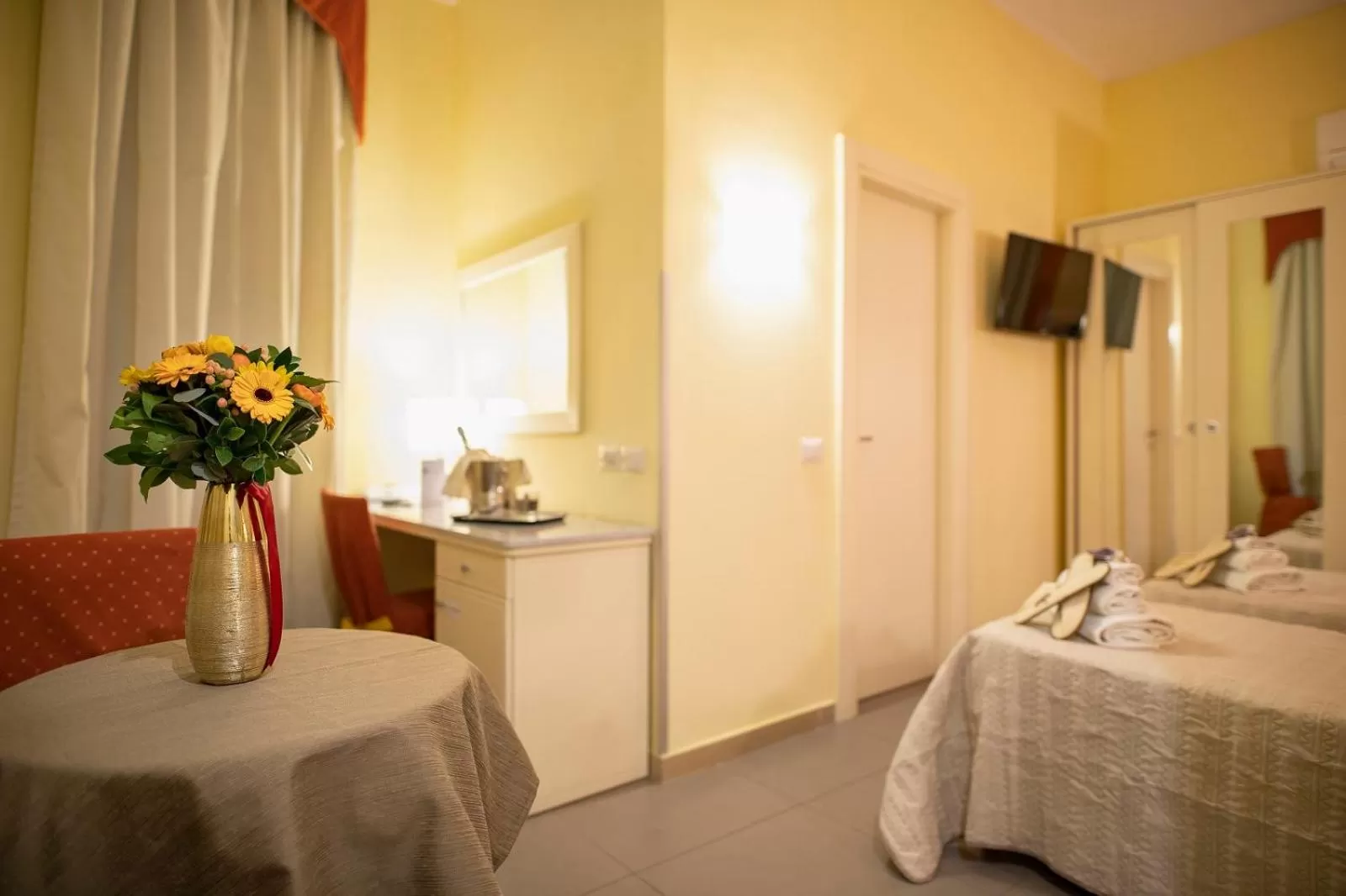 Photo of the whole room, Bed in Capodichino International Hotel