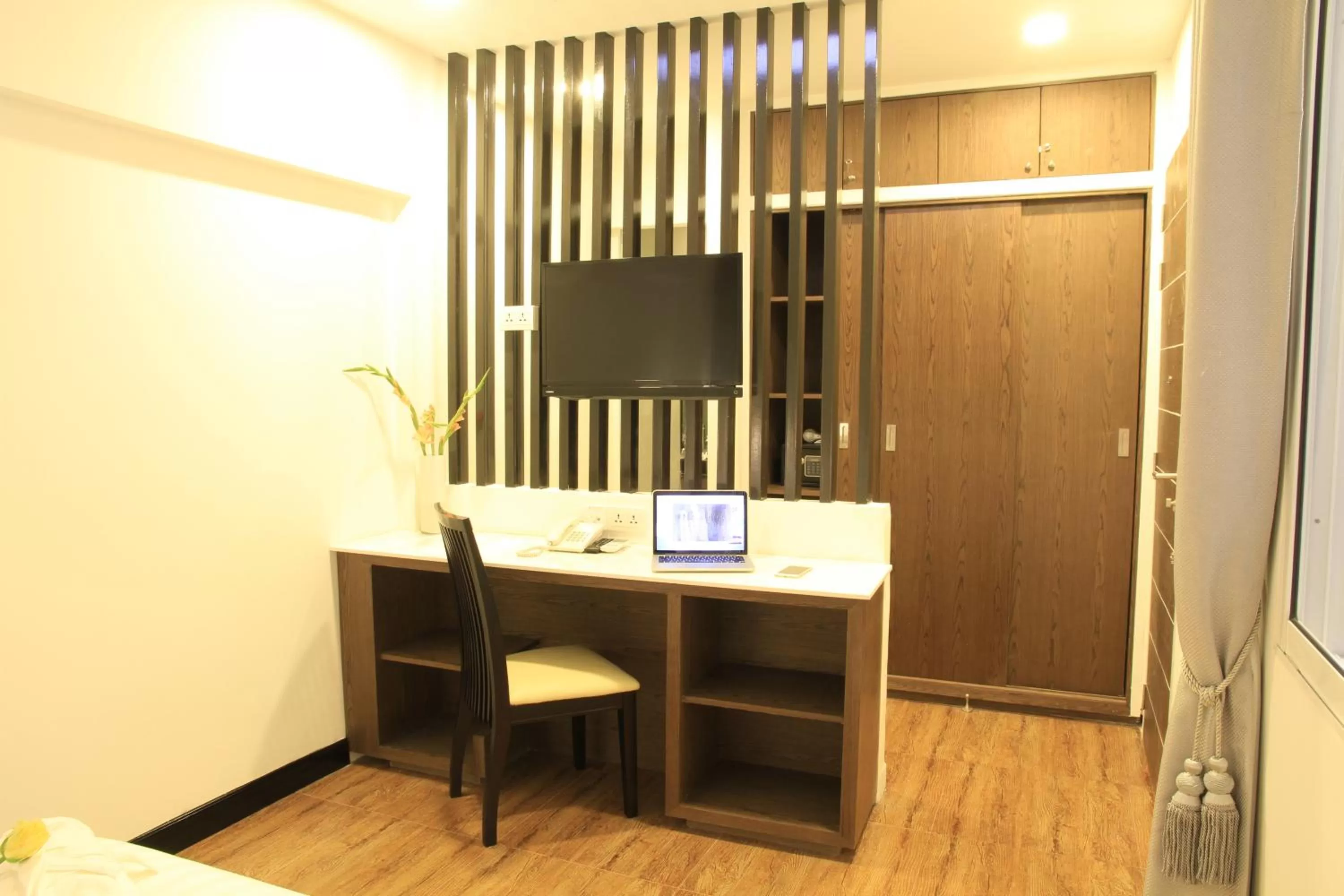 TV and multimedia in Asiban Quay Boutique Hotel