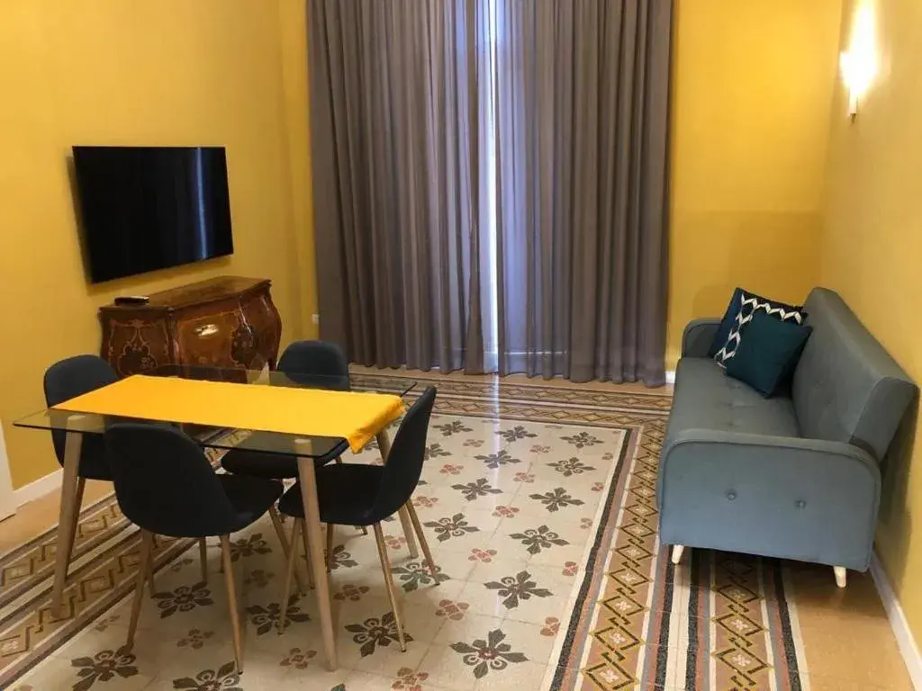 TV/Entertainment Center in Hotel Cimarosa