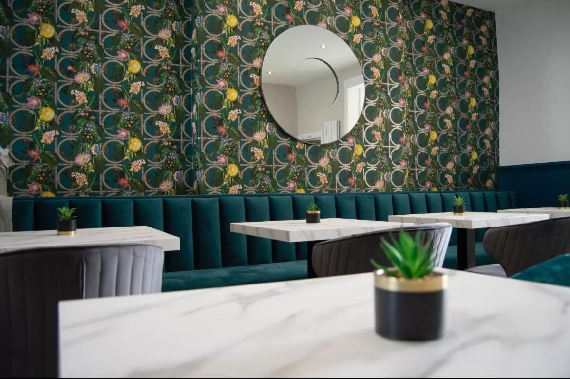 Restaurant/places to eat in Hotel No5