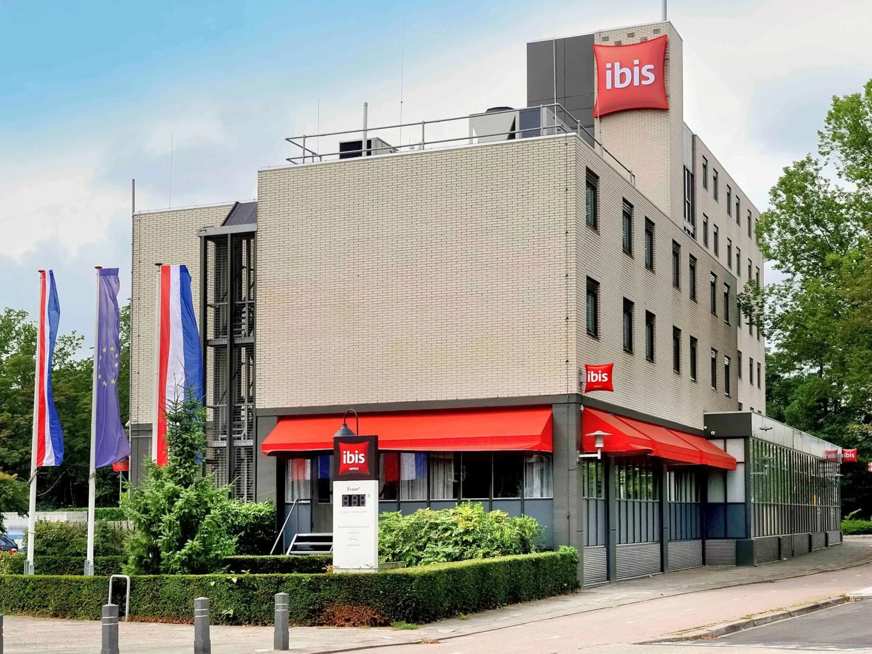 Property building in ibis Utrecht