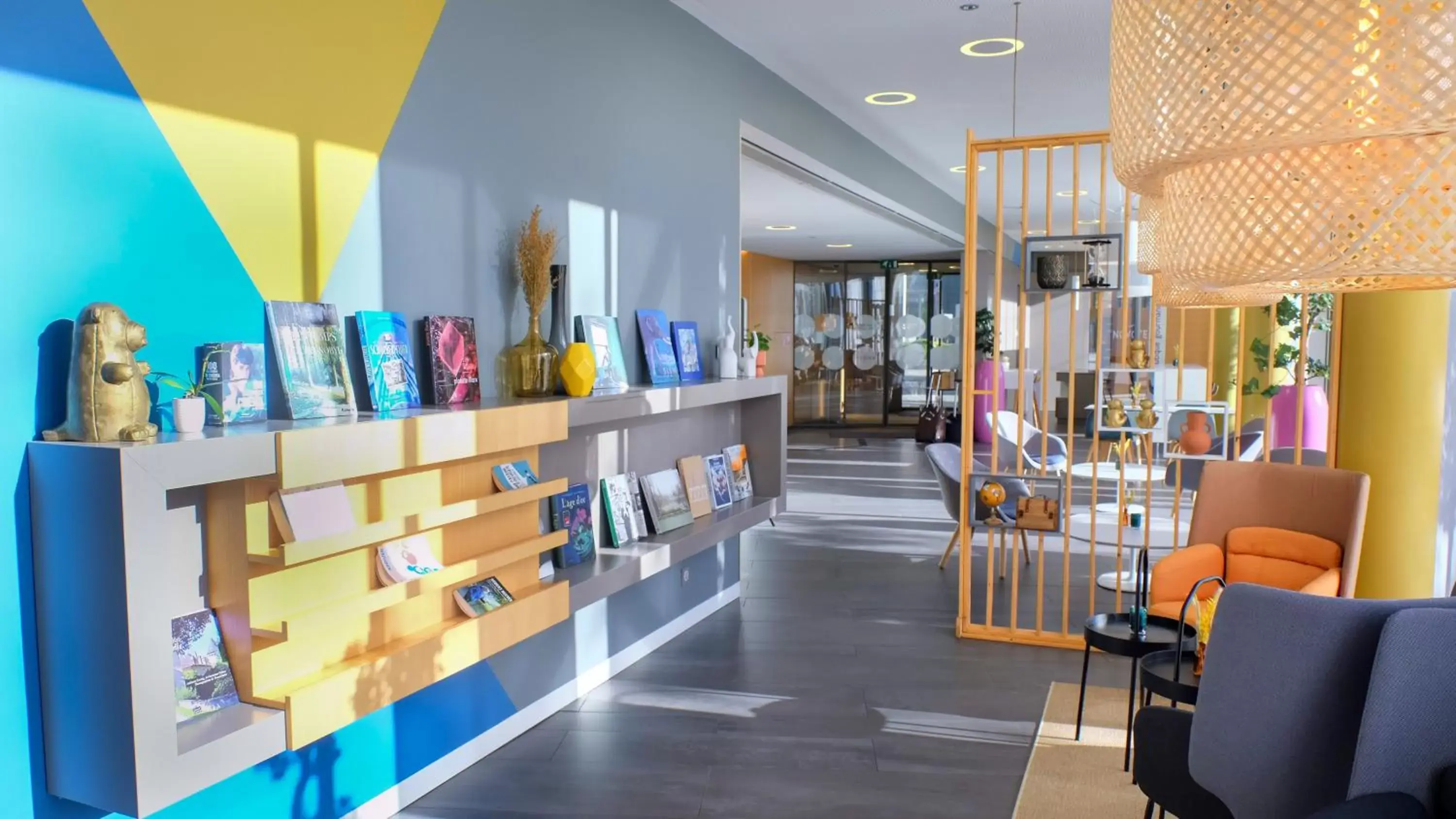 Lobby or reception, Library in Novotel Suites Luxembourg