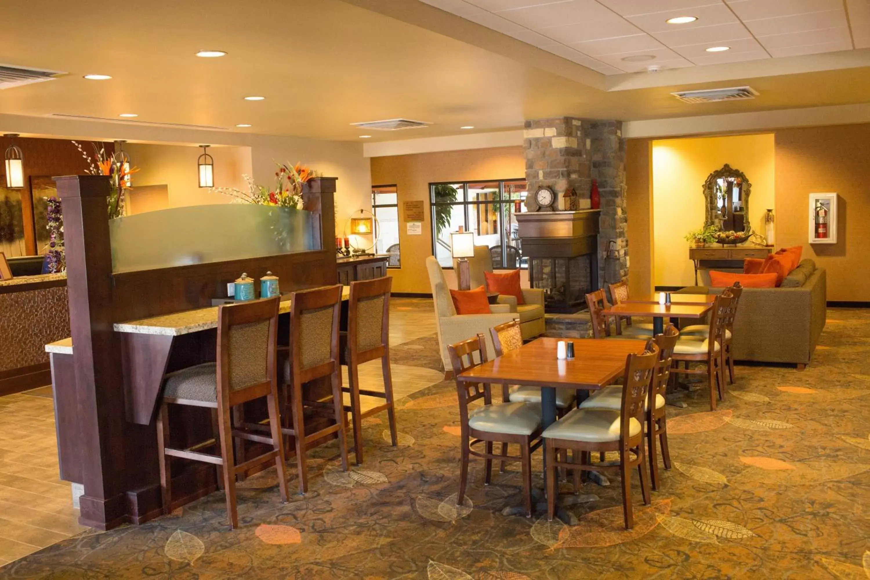 Communal lounge/ TV room, Restaurant/Places to Eat in Little Missouri Inn & Suites New Town