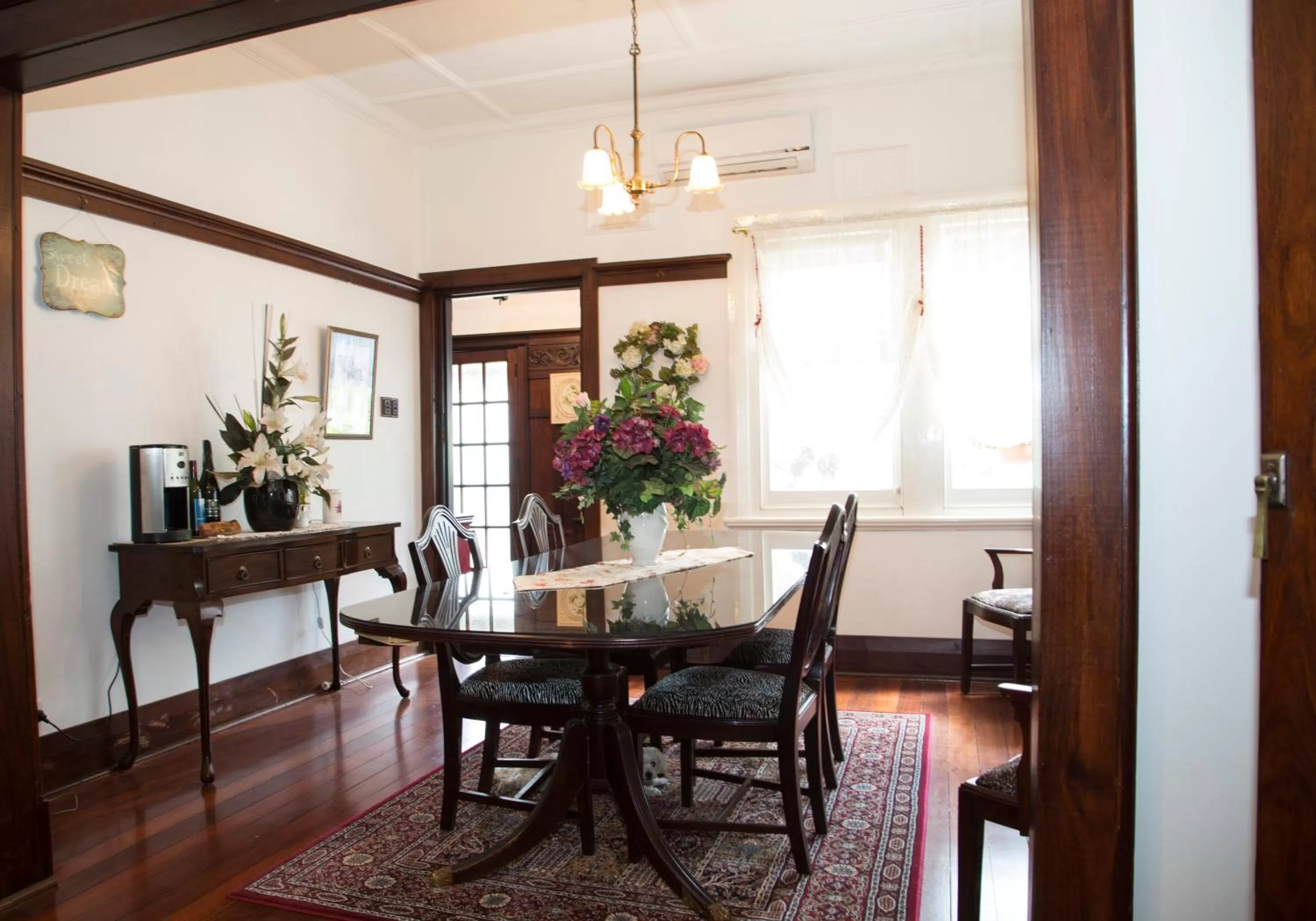 Library in Rosebridge House Bed & Breakfast Adult Retreat