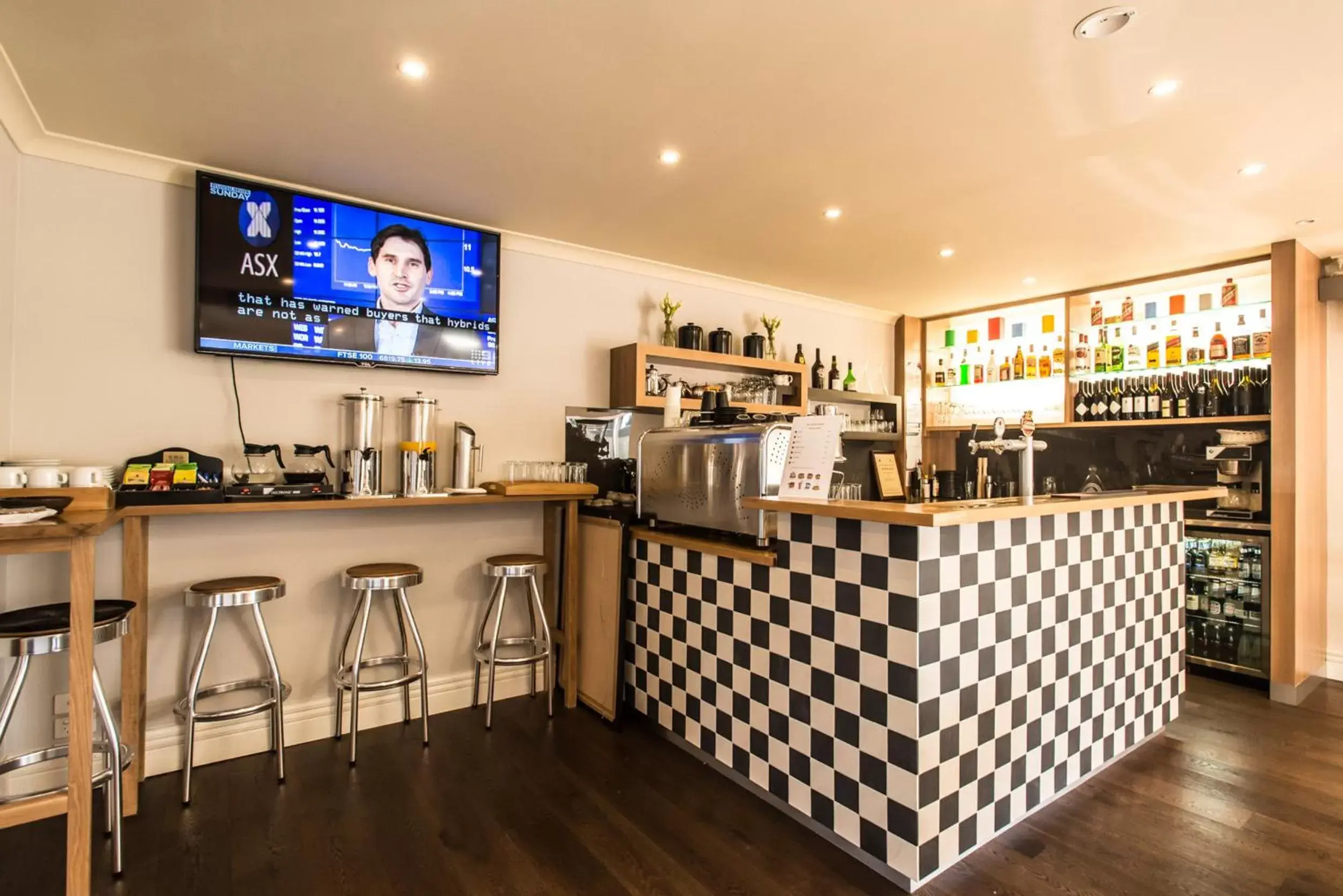 Restaurant/places to eat in The Waverley International Hotel Restaurant/places to eat in The Waverley International Hotel