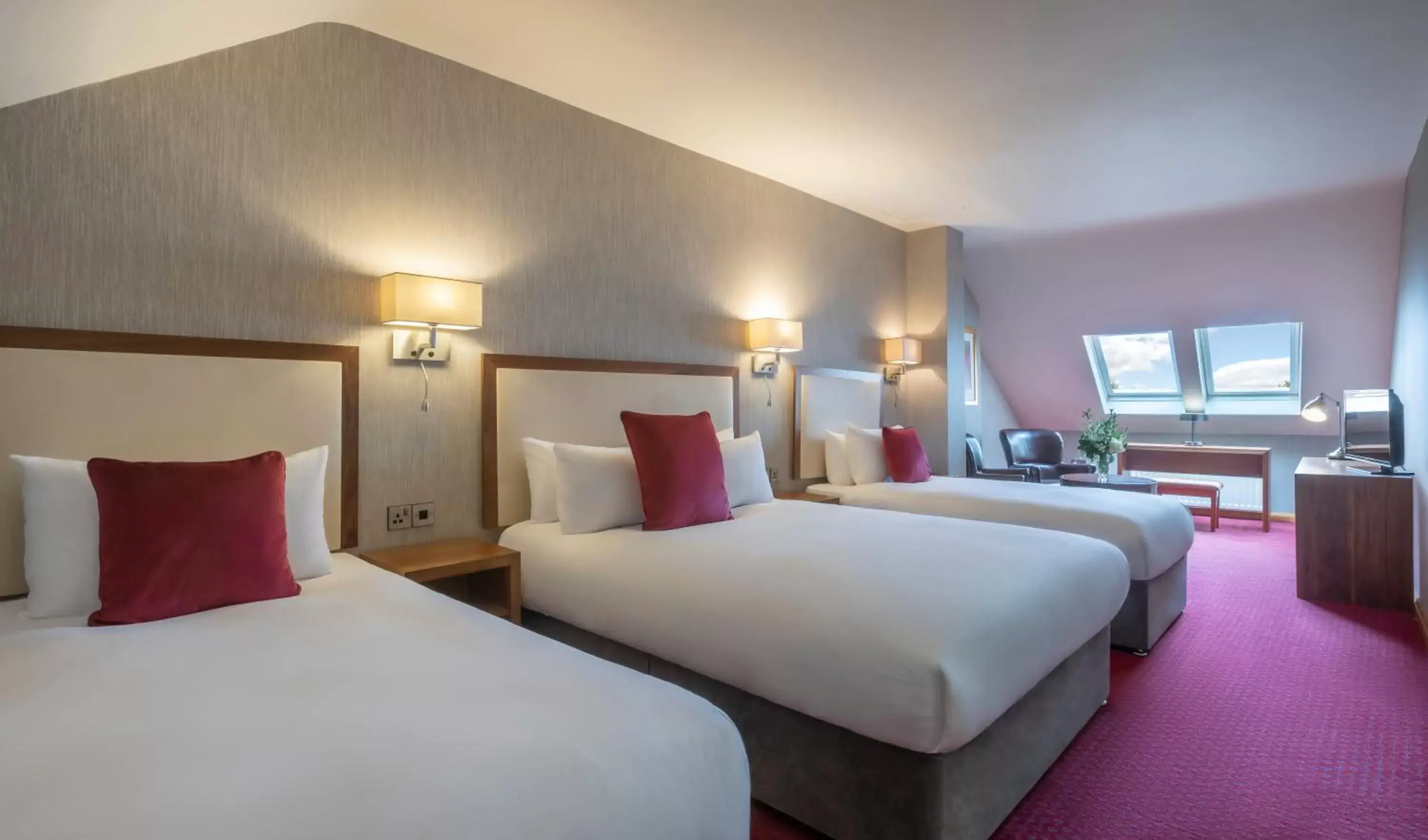 Bedroom, Bed in Eyre Square Hotel