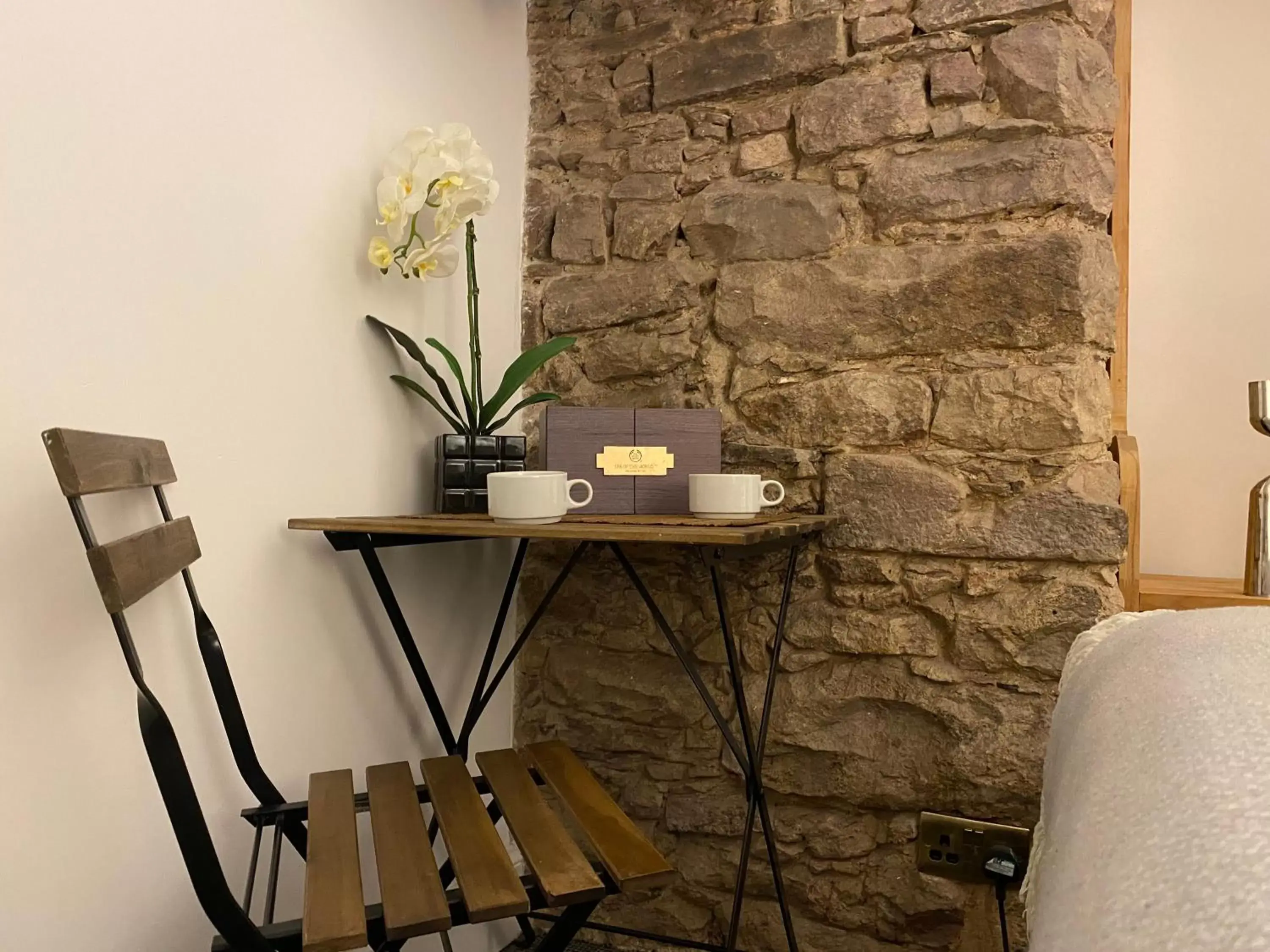 Dining area, Coffee/Tea Facilities in Royal Mile Balconies by the Castle