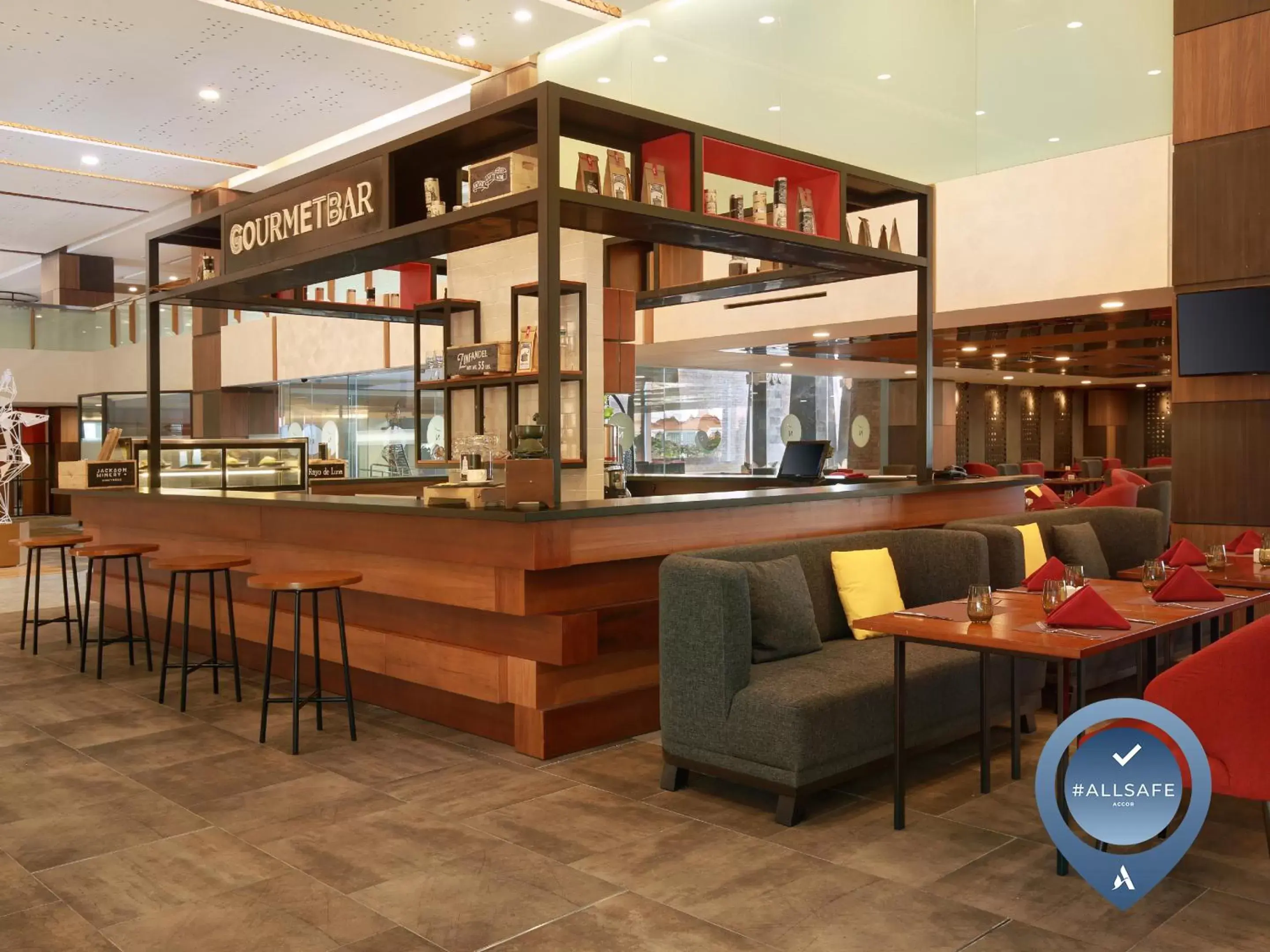 Restaurant/Places to Eat in Novotel Bali Ngurah Rai Airport