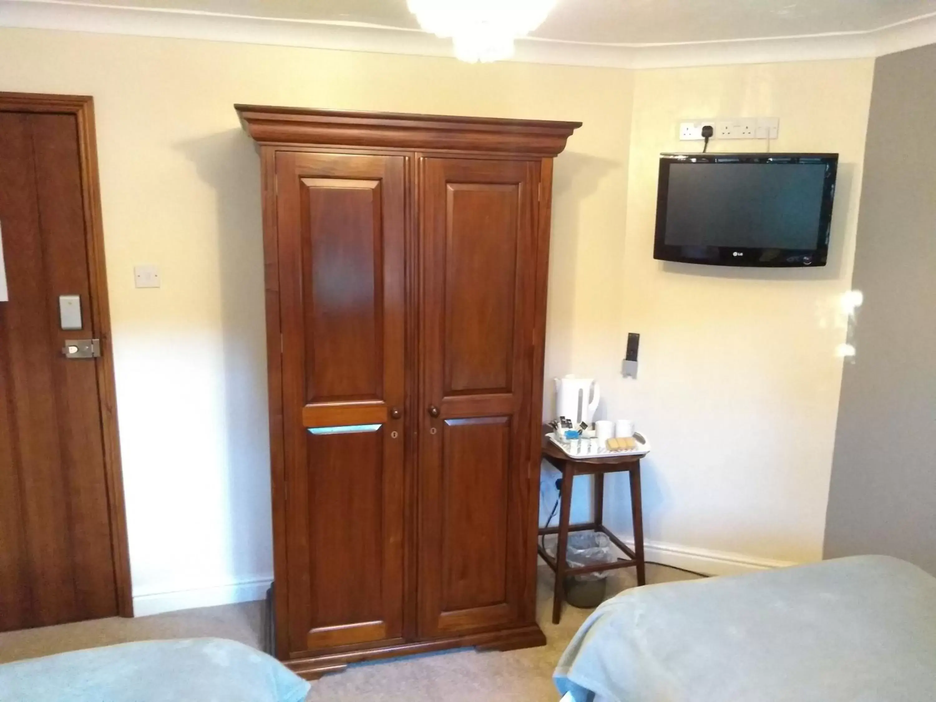 Communal lounge/ TV room, TV/Entertainment Center in Highfields Holidays bed & breakfast