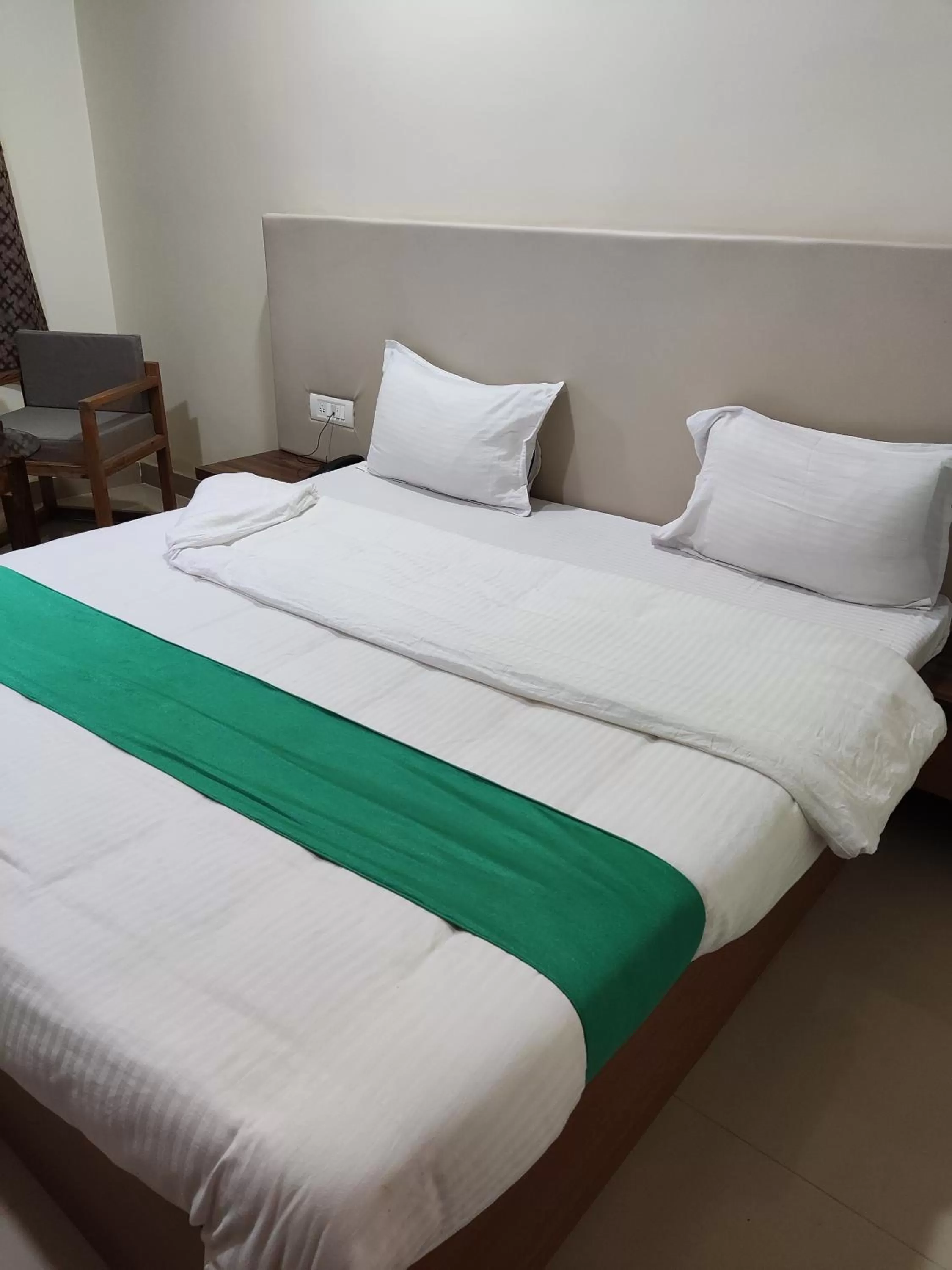 Bedroom, Bed in Hotel Green Apple